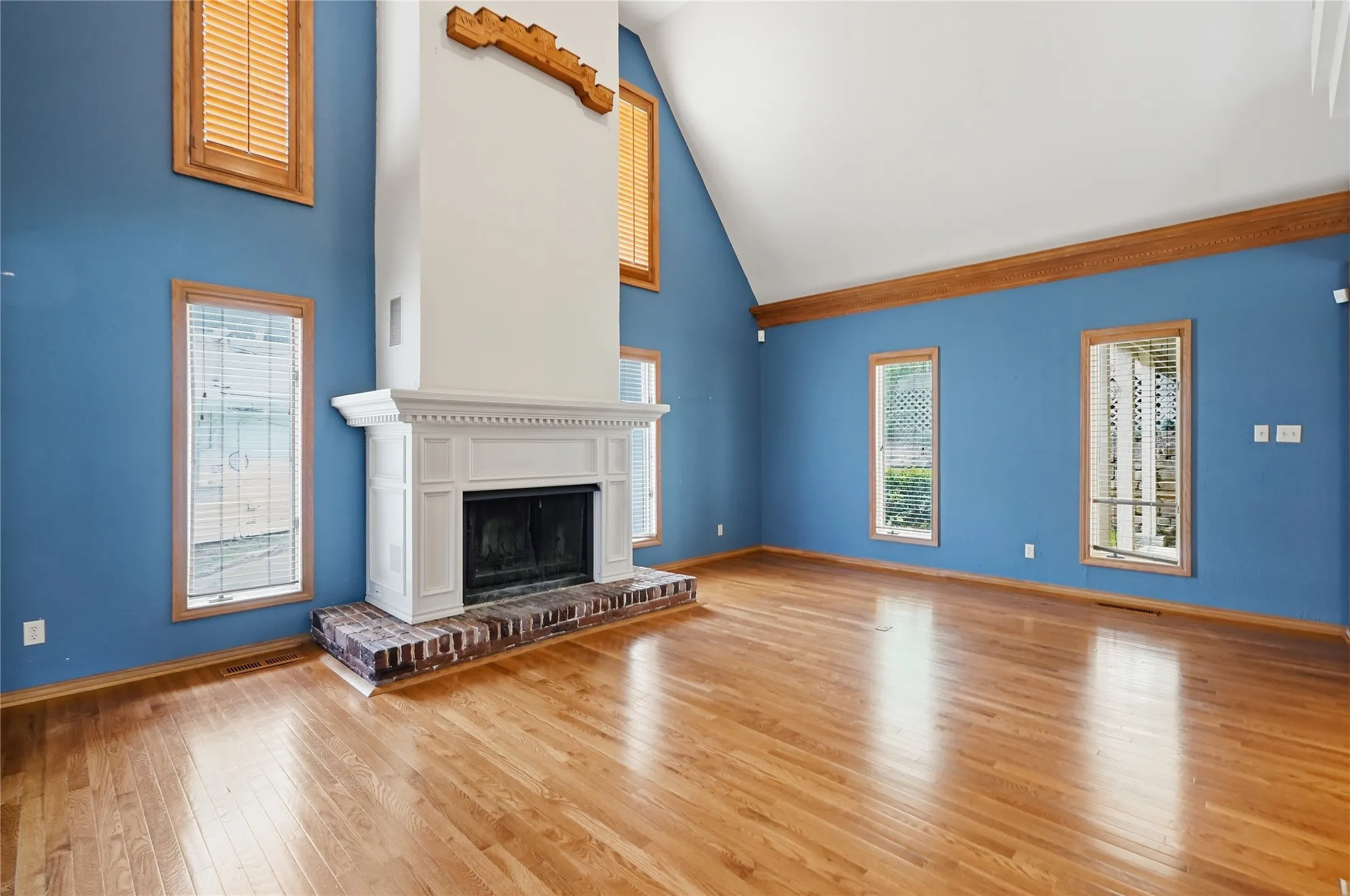 Single Family Residence For Sale in Tarrant County , 8960 Dickson Road, Fort Worth, Texas 76179, 4 Bedroom, 4 Bathroom, 2 Garage spaces, 4,124 Sqft, built in 1978, mls#21293746, Real Estate Agent in Fort Worth, Homes For Sale in Tarrant county, Homes For Sale in Fort Worth, Realtor in Fort Worth Texas, Real Estate Brokerage Independent Realty Texas, Luminita Cordes Realtor