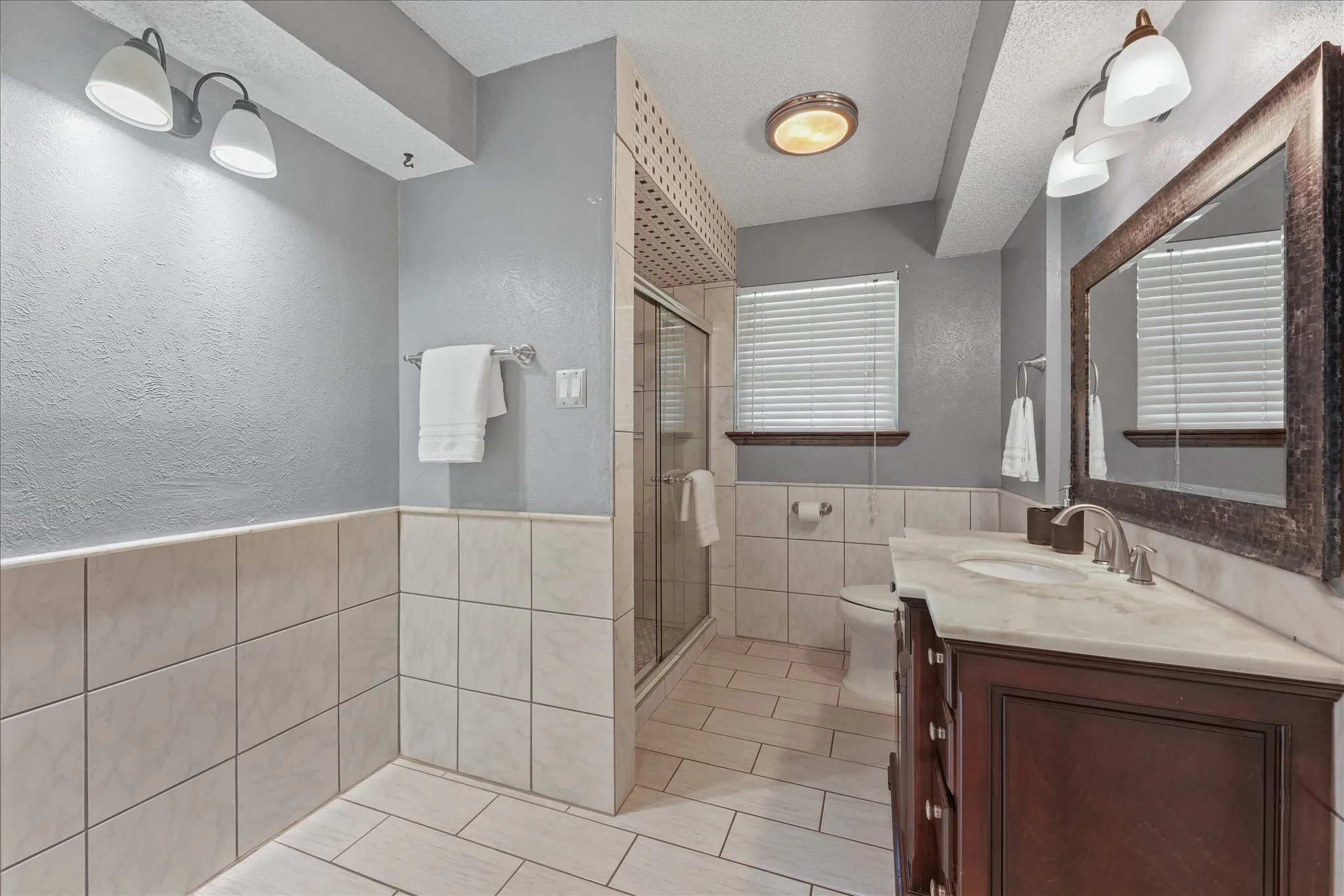 Single Family Residence For Rent in Dallas County , 5429 Enderly Place, Dallas, Texas 75227, 3 Bedroom, 2 Bathroom, 2 Garage spaces, 1,938 Sqft, built in 1971, mls#21316189, Real Estate Agent in Dallas, Homes For Rent in Dallas county, Homes For Rent in Dallas, Realtor in Dallas Texas, Real Estate Brokerage Independent Realty Texas, Luminita Cordes Realtor
