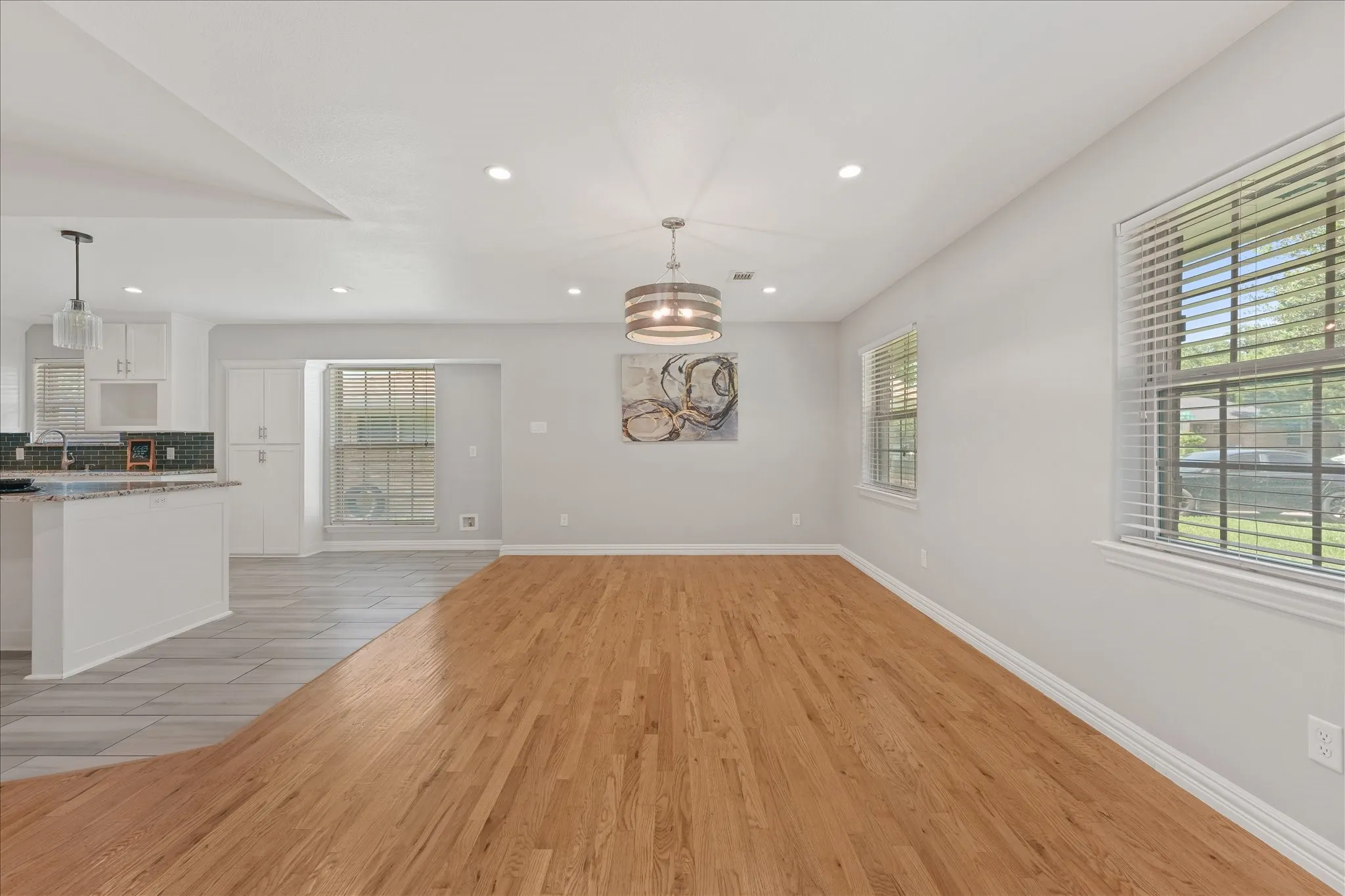 Single Family Residence For Rent in Dallas County , 5429 Enderly Place, Dallas, Texas 75227, 3 Bedroom, 2 Bathroom, 2 Garage spaces, 1,938 Sqft, built in 1971, mls#21316189, Real Estate Agent in Dallas, Homes For Rent in Dallas county, Homes For Rent in Dallas, Realtor in Dallas Texas, Real Estate Brokerage Independent Realty Texas, Luminita Cordes Realtor