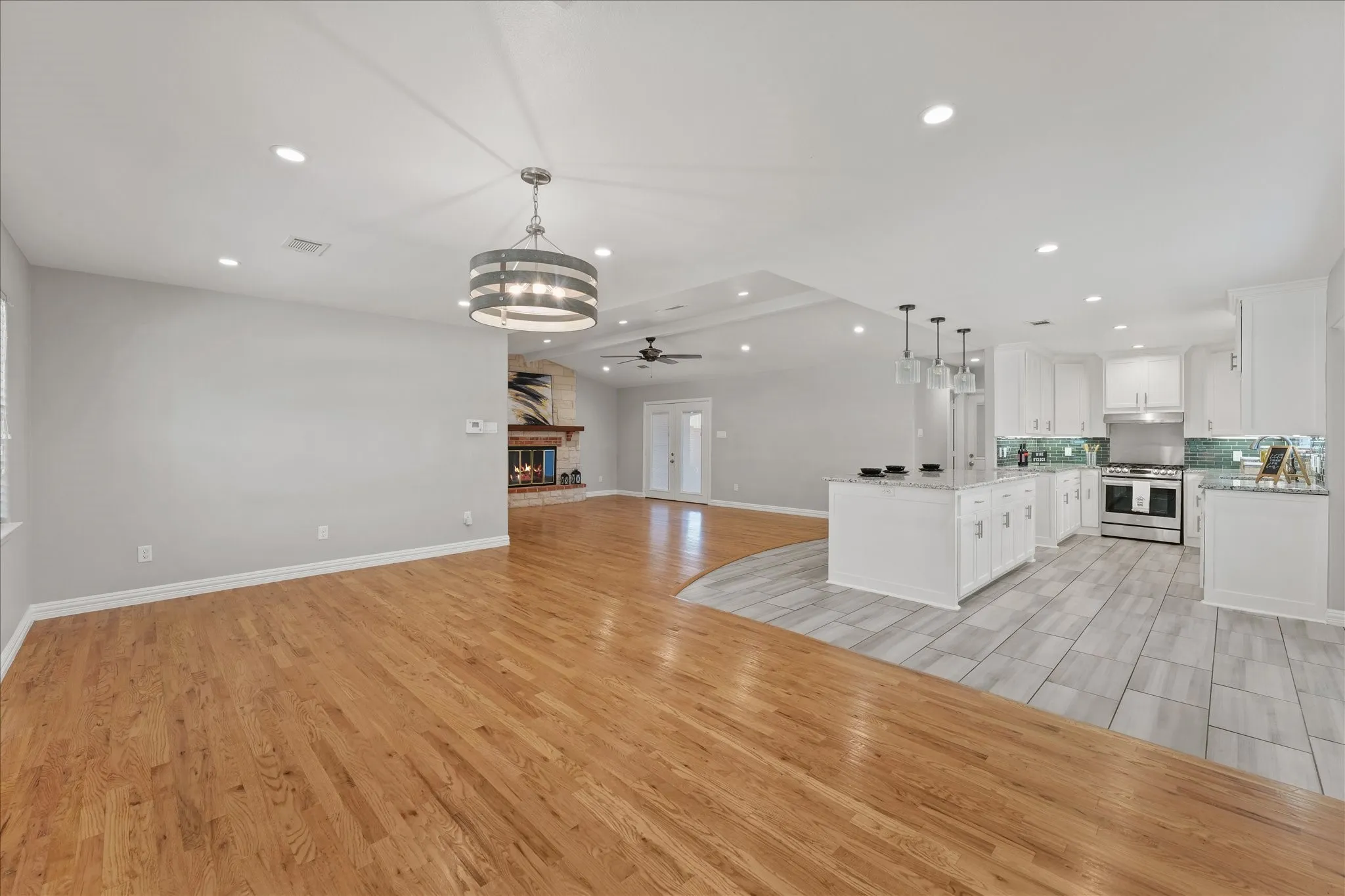 Single Family Residence For Rent in Dallas County , 5429 Enderly Place, Dallas, Texas 75227, 3 Bedroom, 2 Bathroom, 2 Garage spaces, 1,938 Sqft, built in 1971, mls#21316189, Real Estate Agent in Dallas, Homes For Rent in Dallas county, Homes For Rent in Dallas, Realtor in Dallas Texas, Real Estate Brokerage Independent Realty Texas, Luminita Cordes Realtor