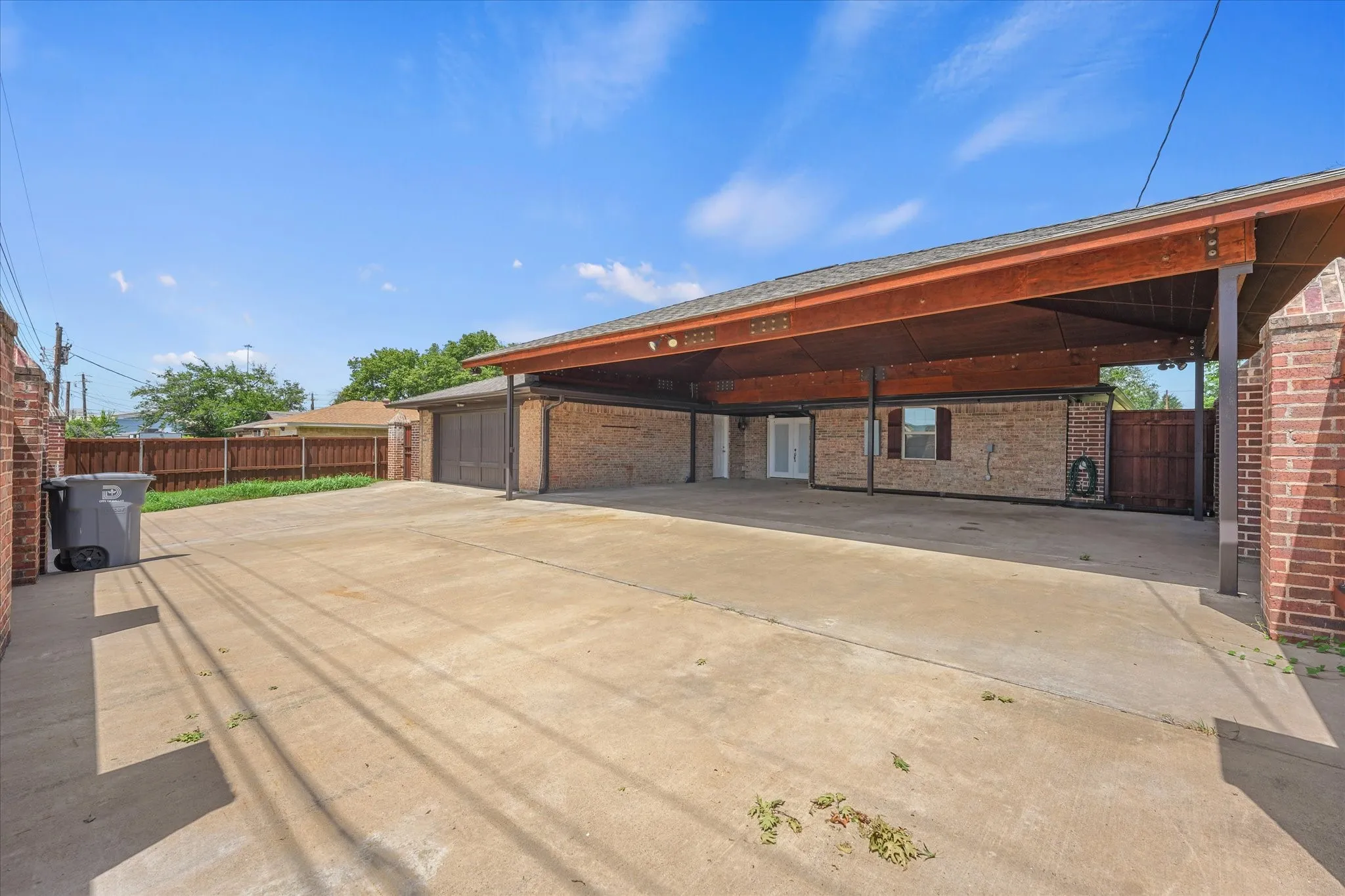 Single Family Residence For Rent in Dallas County , 5429 Enderly Place, Dallas, Texas 75227, 3 Bedroom, 2 Bathroom, 2 Garage spaces, 1,938 Sqft, built in 1971, mls#21316189, Real Estate Agent in Dallas, Homes For Rent in Dallas county, Homes For Rent in Dallas, Realtor in Dallas Texas, Real Estate Brokerage Independent Realty Texas, Luminita Cordes Realtor