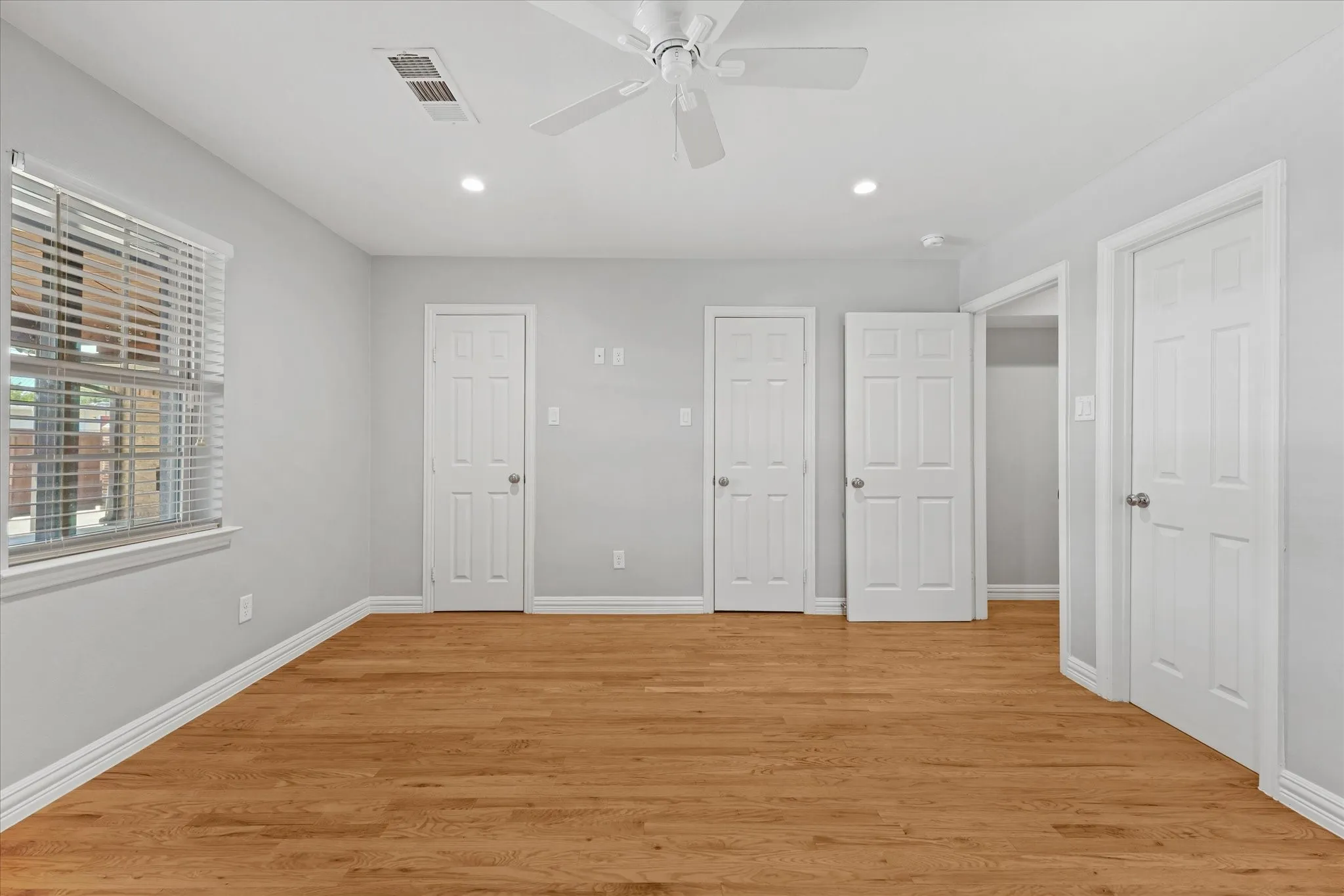 Single Family Residence For Rent in Dallas County , 5429 Enderly Place, Dallas, Texas 75227, 3 Bedroom, 2 Bathroom, 2 Garage spaces, 1,938 Sqft, built in 1971, mls#21316189, Real Estate Agent in Dallas, Homes For Rent in Dallas county, Homes For Rent in Dallas, Realtor in Dallas Texas, Real Estate Brokerage Independent Realty Texas, Luminita Cordes Realtor