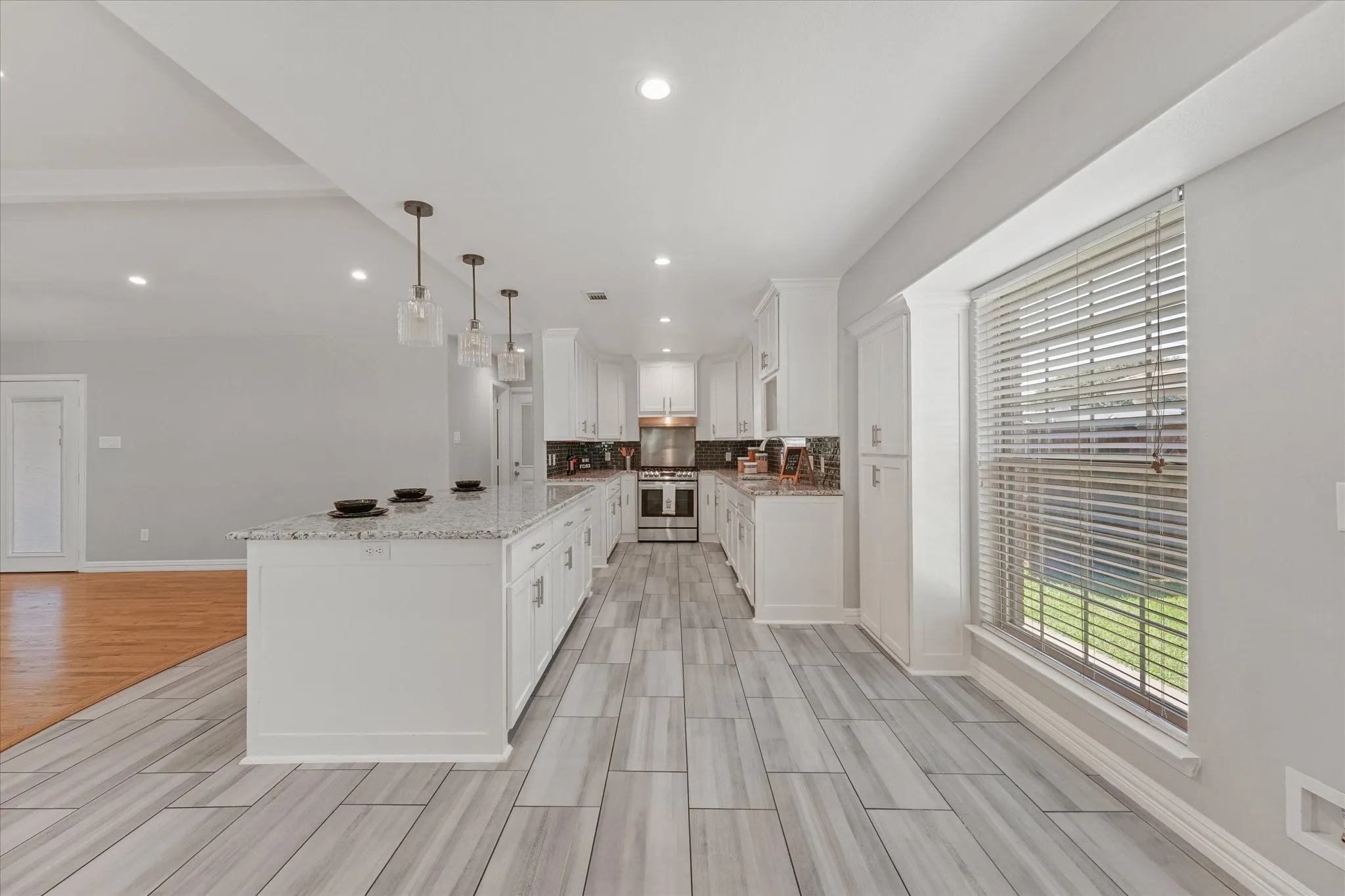 Single Family Residence For Rent in Dallas County , 5429 Enderly Place, Dallas, Texas 75227, 3 Bedroom, 2 Bathroom, 2 Garage spaces, 1,938 Sqft, built in 1971, mls#21316189, Real Estate Agent in Dallas, Homes For Rent in Dallas county, Homes For Rent in Dallas, Realtor in Dallas Texas, Real Estate Brokerage Independent Realty Texas, Luminita Cordes Realtor
