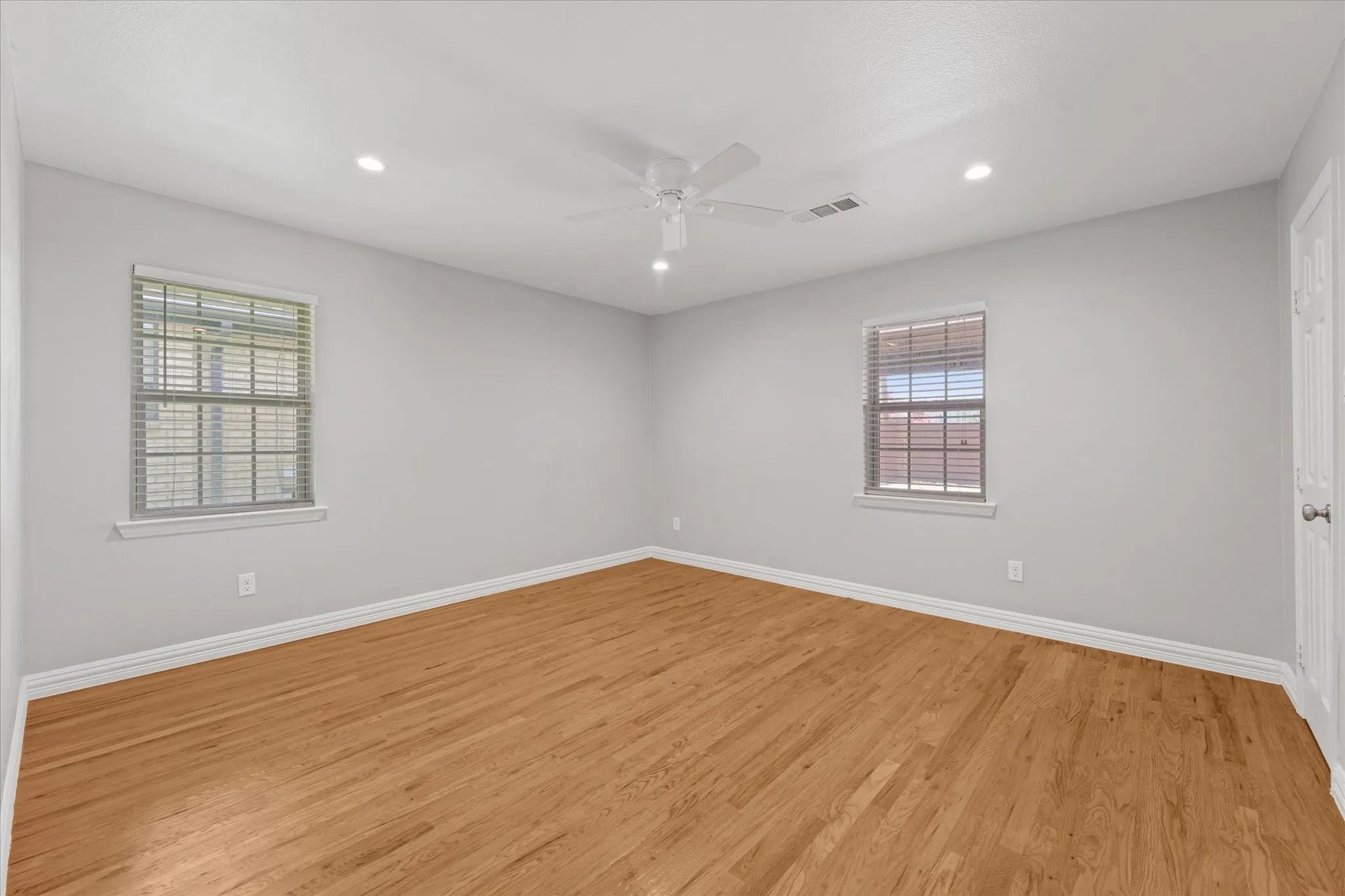Single Family Residence For Rent in Dallas County , 5429 Enderly Place, Dallas, Texas 75227, 3 Bedroom, 2 Bathroom, 2 Garage spaces, 1,938 Sqft, built in 1971, mls#21316189, Real Estate Agent in Dallas, Homes For Rent in Dallas county, Homes For Rent in Dallas, Realtor in Dallas Texas, Real Estate Brokerage Independent Realty Texas, Luminita Cordes Realtor