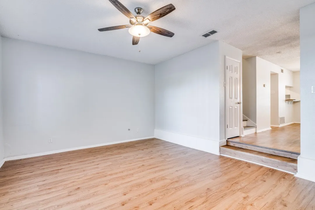 Condominium For Rent in Dallas County , 3635 Garden Brook Drive 10100, Farmers Branch, Texas 75234, 2 Bedroom, 3 Bathroom, Garage spaces, 1,304 Sqft, built in 1983, mls#21316066, Real Estate Agent in Farmers Branch, Homes For Rent in Dallas county, Homes For Rent in Farmers Branch, Realtor in Farmers Branch Texas, Real Estate Brokerage Independent Realty Texas, Luminita Cordes Realtor