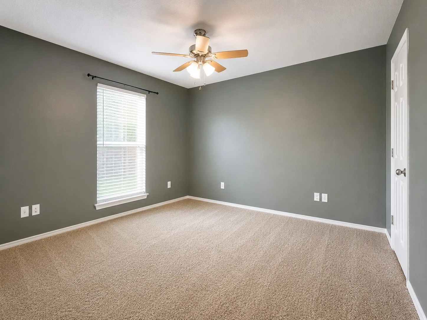 Single Family Residence For Sale in Collin County , 403 Mulberry Street, Leonard, Texas 75452, 3 Bedrooms, 2 Bathrooms, 2 Garage spaces, 1,378 Sqft, built in 2004, Price $230,000, mls#21315947, Real Estate Agent in Leonard, Homes For Sale in Collin county, Homes For Sale in Leonard, Realtor in Leonard Texas, Real Estate Brokerage Independent Realty Texas, Luminita Cordes Realtor
