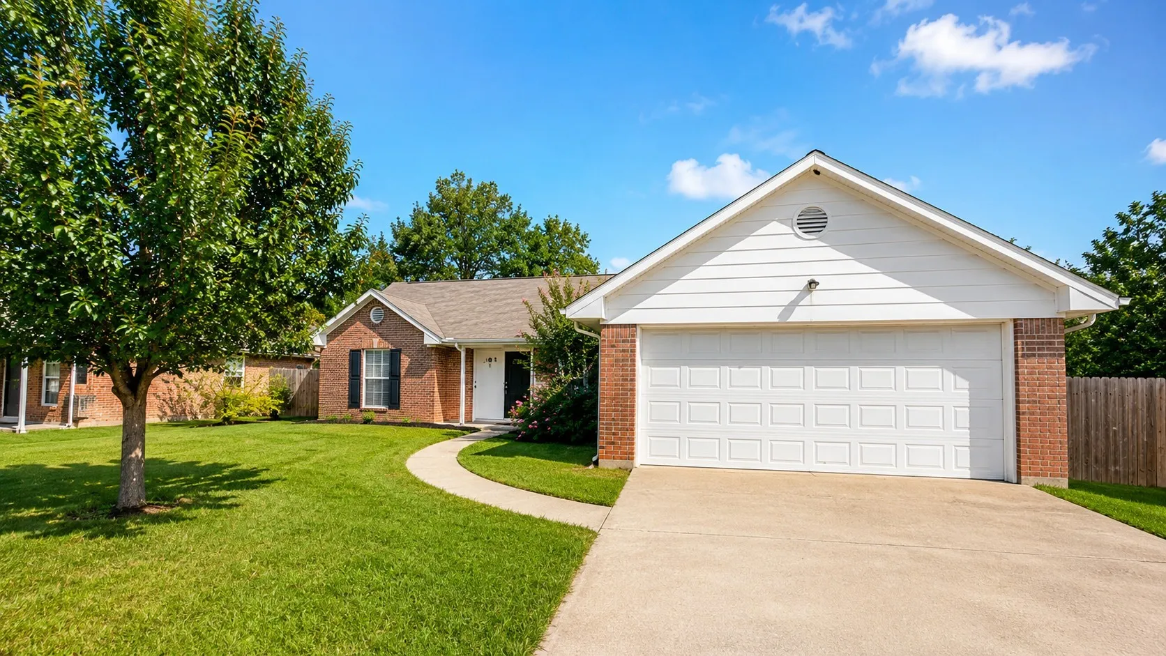 Single Family Residence For Sale in Collin County , 403 Mulberry Street, Leonard, Texas 75452, 3 Bedrooms, 2 Bathrooms, 2 Garage spaces, 1,378 Sqft, built in 2004, Price $230,000, mls#21315947, Real Estate Agent in Leonard, Homes For Sale in Collin county, Homes For Sale in Leonard, Realtor in Leonard Texas, Real Estate Brokerage Independent Realty Texas, Luminita Cordes Realtor