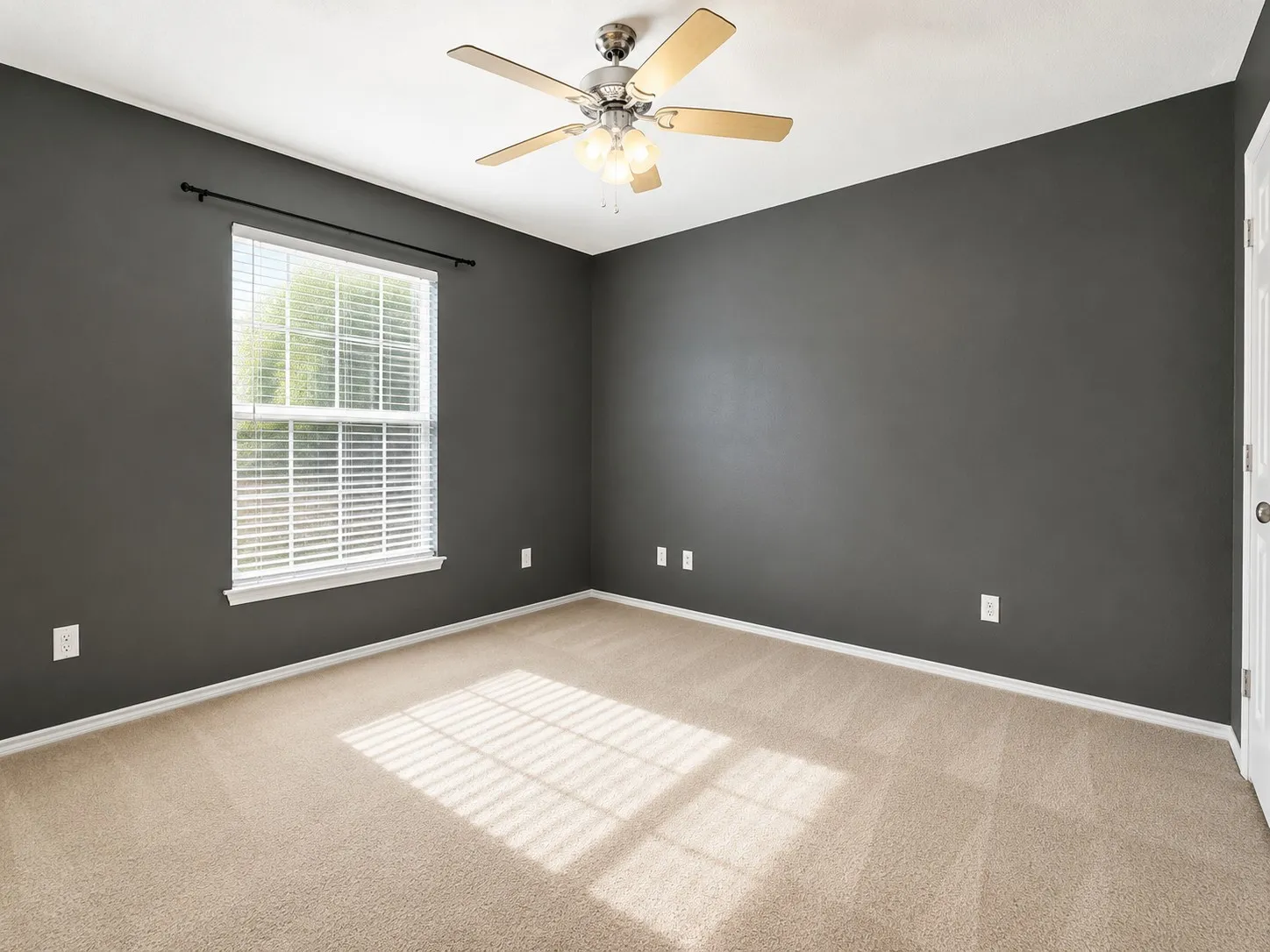 Single Family Residence For Sale in Collin County , 403 Mulberry Street, Leonard, Texas 75452, 3 Bedrooms, 2 Bathrooms, 2 Garage spaces, 1,378 Sqft, built in 2004, Price $230,000, mls#21315947, Real Estate Agent in Leonard, Homes For Sale in Collin county, Homes For Sale in Leonard, Realtor in Leonard Texas, Real Estate Brokerage Independent Realty Texas, Luminita Cordes Realtor