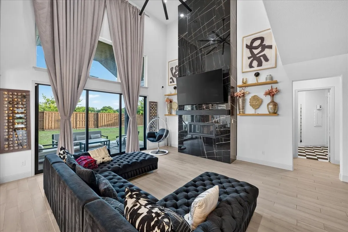 Living area featuring double-height ceilings and tall windows