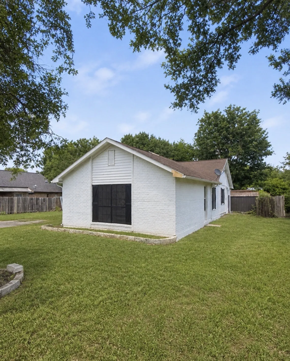 Single Family Residence For Sale in Denton County , 2508 Craig Lane, Denton, Texas 76209, 5 Bedroom, 2 Bathroom, Garage spaces, 1,660 Sqft, built in 1985, mls#21316167, Real Estate Agent in Denton, Homes For Sale in Denton county, Homes For Sale in Denton, Realtor in Denton Texas, Real Estate Brokerage Independent Realty Texas, Luminita Cordes Realtor