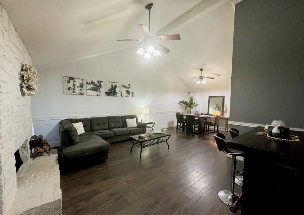 Single Family Residence For Sale in Denton County , 2508 Craig Lane, Denton, Texas 76209, 5 Bedroom, 2 Bathroom, Garage spaces, 1,660 Sqft, built in 1985, mls#21316167, Real Estate Agent in Denton, Homes For Sale in Denton county, Homes For Sale in Denton, Realtor in Denton Texas, Real Estate Brokerage Independent Realty Texas, Luminita Cordes Realtor