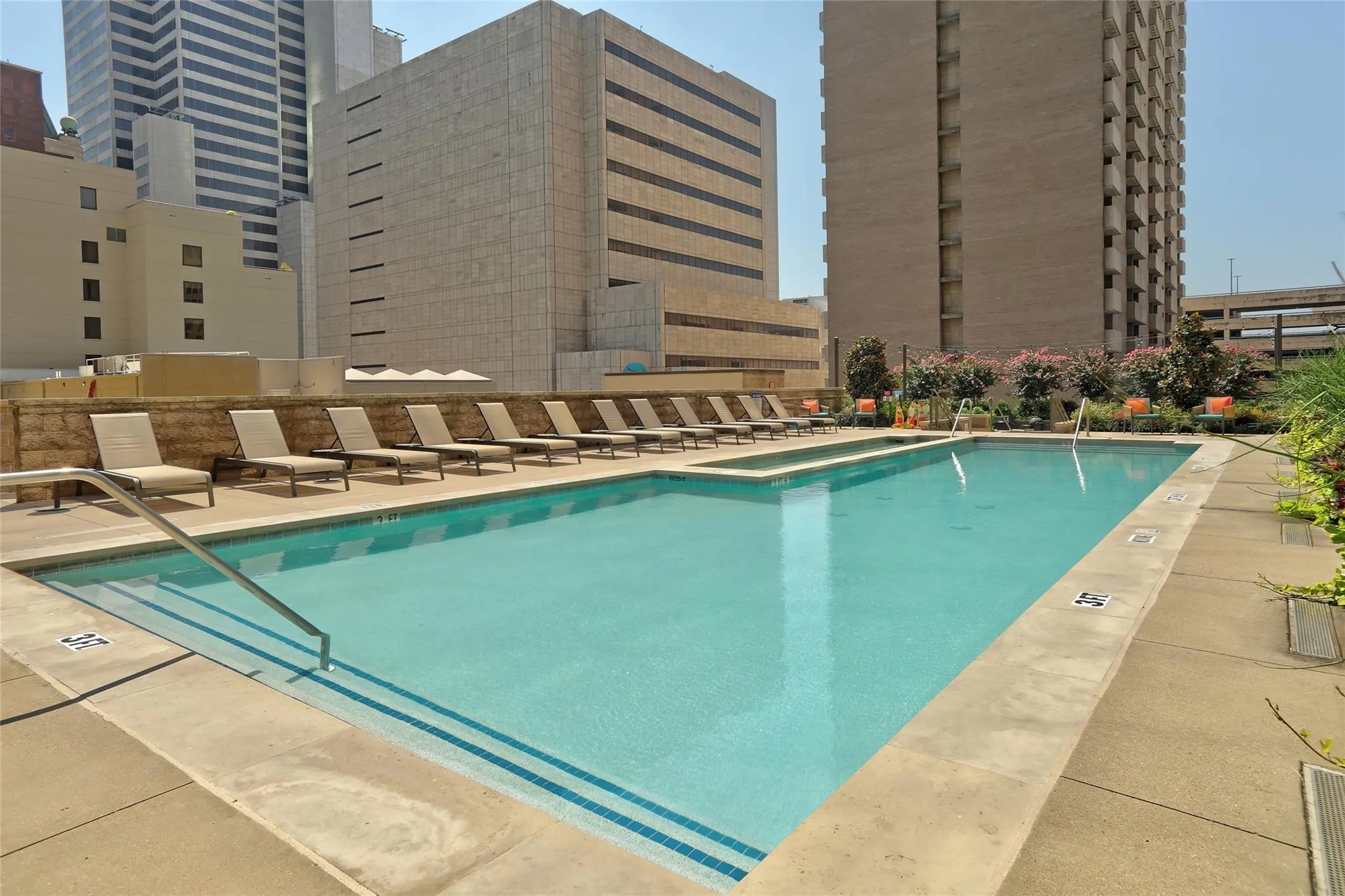 Condominium For Sale in Dallas County , 1200 Main Street 2408, Dallas, Texas 75202, 2 Bedroom, 1 Bathroom, 1 Garage spaces, 880 Sqft, built in 1974, mls#21316217, Real Estate Agent in Dallas, Homes For Sale in Dallas county, Homes For Sale in Dallas, Realtor in Dallas Texas, Real Estate Brokerage Independent Realty Texas, Luminita Cordes Realtor