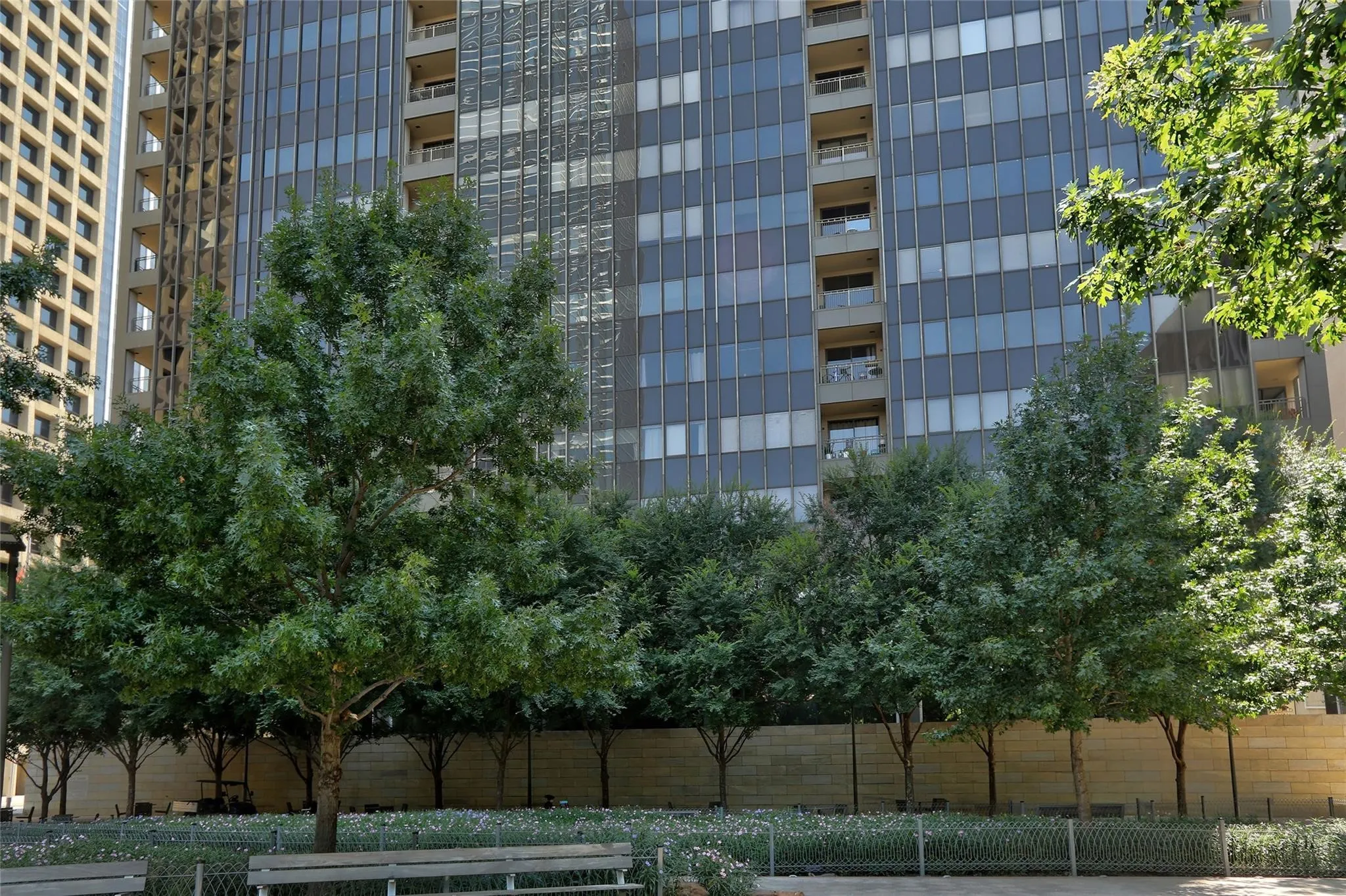 Condominium For Sale in Dallas County , 1200 Main Street 2408, Dallas, Texas 75202, 2 Bedroom, 1 Bathroom, 1 Garage spaces, 880 Sqft, built in 1974, mls#21316217, Real Estate Agent in Dallas, Homes For Sale in Dallas county, Homes For Sale in Dallas, Realtor in Dallas Texas, Real Estate Brokerage Independent Realty Texas, Luminita Cordes Realtor