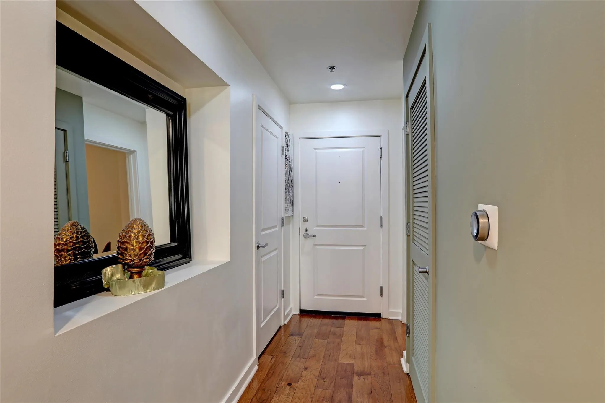 Condominium For Sale in Dallas County , 1200 Main Street 2408, Dallas, Texas 75202, 2 Bedroom, 1 Bathroom, 1 Garage spaces, 880 Sqft, built in 1974, mls#21316217, Real Estate Agent in Dallas, Homes For Sale in Dallas county, Homes For Sale in Dallas, Realtor in Dallas Texas, Real Estate Brokerage Independent Realty Texas, Luminita Cordes Realtor