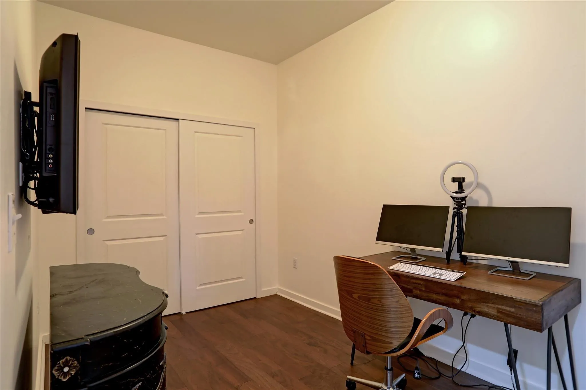 Condominium For Sale in Dallas County , 1200 Main Street 2408, Dallas, Texas 75202, 2 Bedroom, 1 Bathroom, 1 Garage spaces, 880 Sqft, built in 1974, mls#21316217, Real Estate Agent in Dallas, Homes For Sale in Dallas county, Homes For Sale in Dallas, Realtor in Dallas Texas, Real Estate Brokerage Independent Realty Texas, Luminita Cordes Realtor