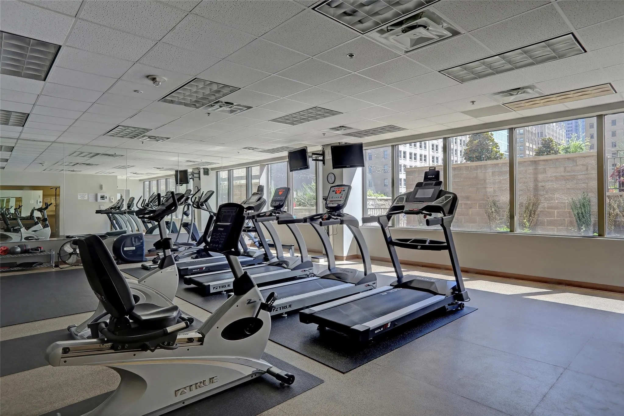 Condominium For Sale in Dallas County , 1200 Main Street 2408, Dallas, Texas 75202, 2 Bedroom, 1 Bathroom, 1 Garage spaces, 880 Sqft, built in 1974, mls#21316217, Real Estate Agent in Dallas, Homes For Sale in Dallas county, Homes For Sale in Dallas, Realtor in Dallas Texas, Real Estate Brokerage Independent Realty Texas, Luminita Cordes Realtor