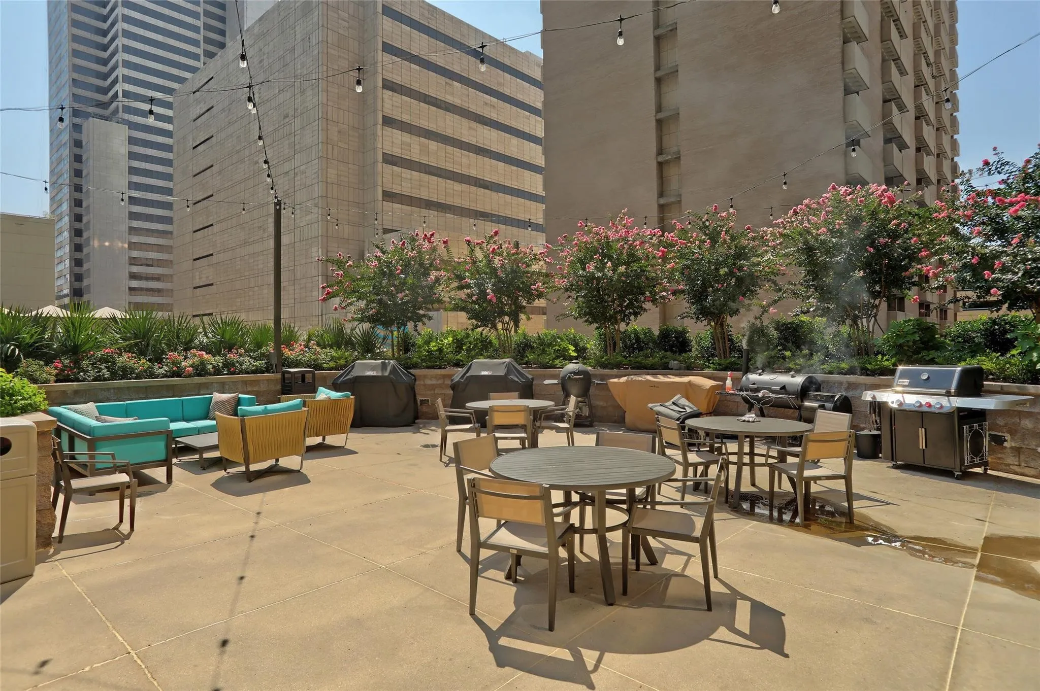 Condominium For Sale in Dallas County , 1200 Main Street 2408, Dallas, Texas 75202, 2 Bedroom, 1 Bathroom, 1 Garage spaces, 880 Sqft, built in 1974, mls#21316217, Real Estate Agent in Dallas, Homes For Sale in Dallas county, Homes For Sale in Dallas, Realtor in Dallas Texas, Real Estate Brokerage Independent Realty Texas, Luminita Cordes Realtor