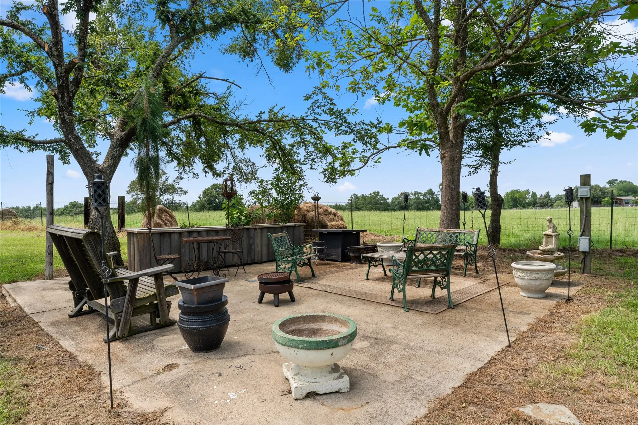 Single Family Residence For Sale in Rains County , 1847 N State Highway 19 Highway, Emory, Texas 75440, 3 Bedrooms, 3 Bathrooms, Garage spaces, 2,800 Sqft, built in 1970, Price $899,000, mls#21303714, Real Estate Agent in Emory, Homes For Sale in Rains county, Homes For Sale in Emory, Realtor in Emory Texas, Real Estate Brokerage Independent Realty Texas, Luminita Cordes Realtor