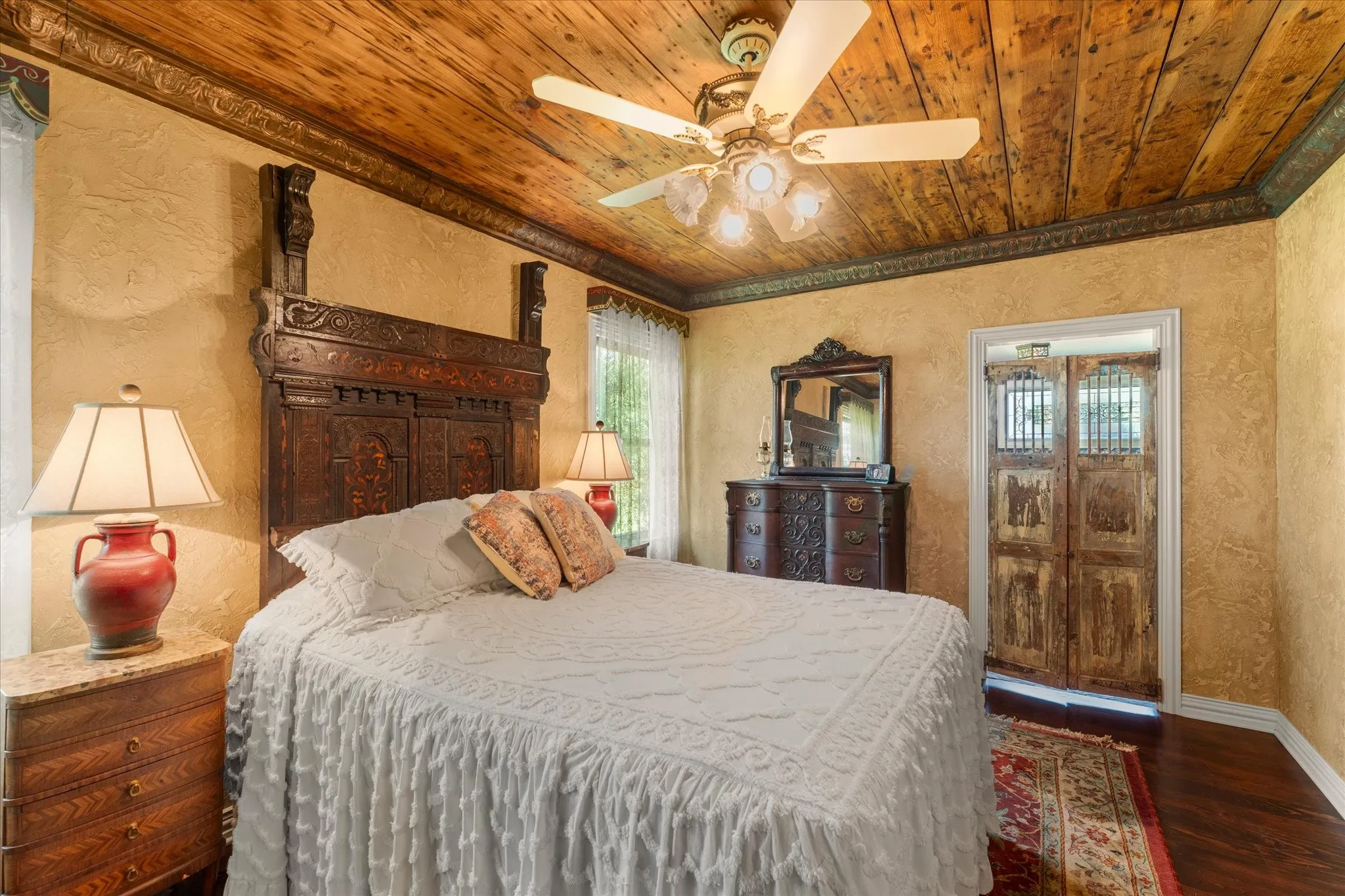 Single Family Residence For Sale in Rains County , 1847 N State Highway 19 Highway, Emory, Texas 75440, 3 Bedrooms, 3 Bathrooms, Garage spaces, 2,800 Sqft, built in 1970, Price $899,000, mls#21303714, Real Estate Agent in Emory, Homes For Sale in Rains county, Homes For Sale in Emory, Realtor in Emory Texas, Real Estate Brokerage Independent Realty Texas, Luminita Cordes Realtor