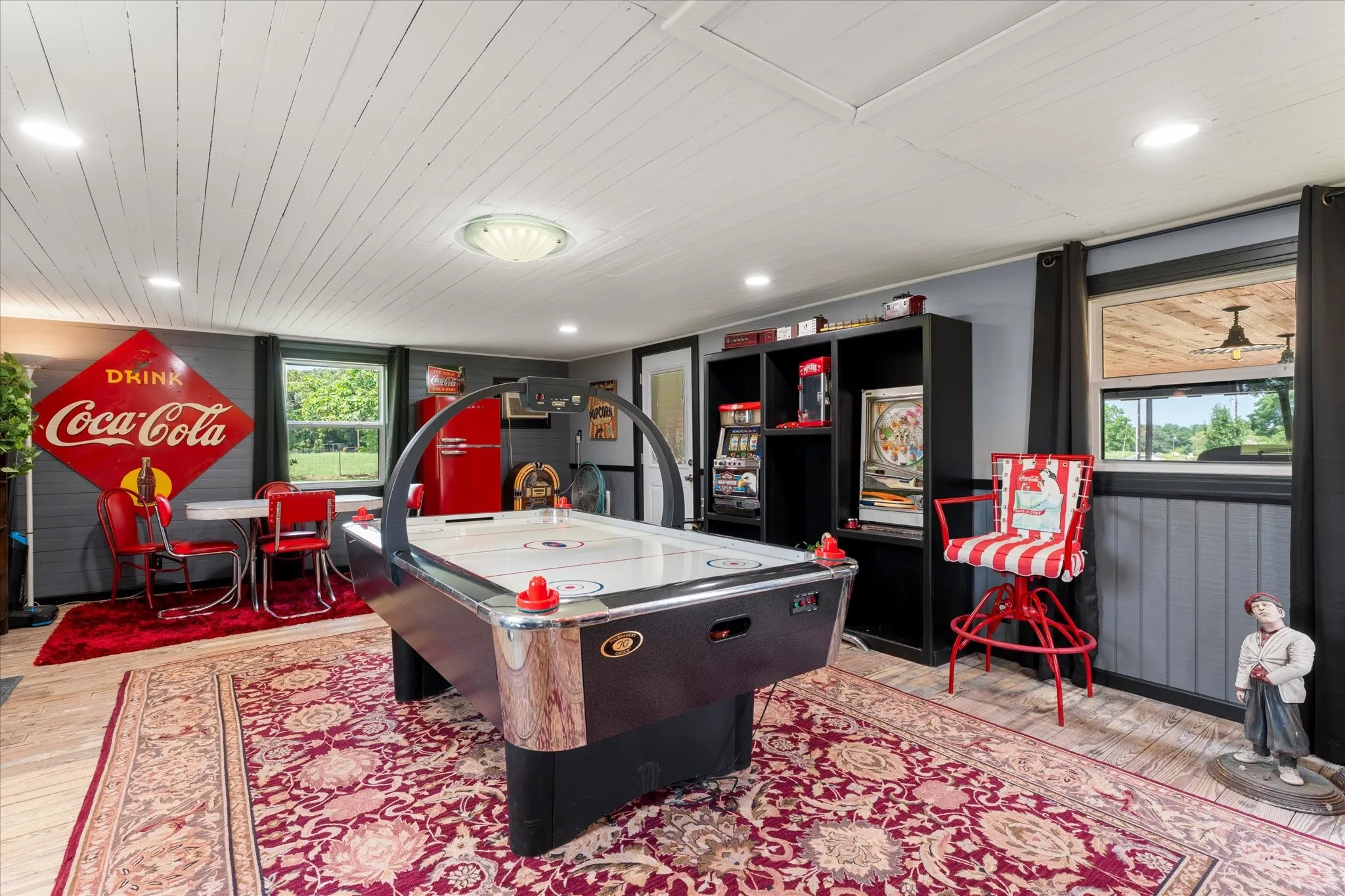 Single Family Residence For Sale in Rains County , 1847 N State Highway 19 Highway, Emory, Texas 75440, 3 Bedrooms, 3 Bathrooms, Garage spaces, 2,800 Sqft, built in 1970, Price $899,000, mls#21303714, Real Estate Agent in Emory, Homes For Sale in Rains county, Homes For Sale in Emory, Realtor in Emory Texas, Real Estate Brokerage Independent Realty Texas, Luminita Cordes Realtor