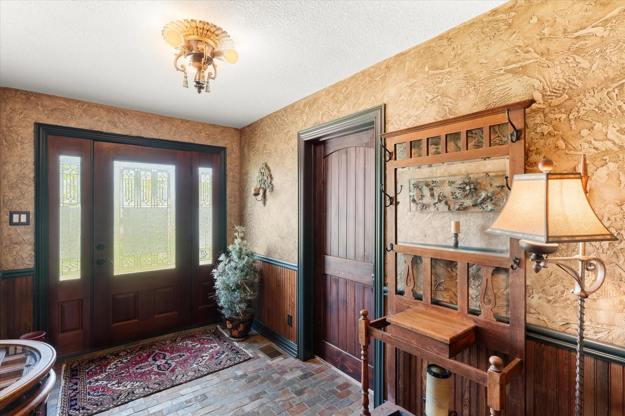 Single Family Residence For Sale in Rains County , 1847 N State Highway 19 Highway, Emory, Texas 75440, 3 Bedrooms, 3 Bathrooms, Garage spaces, 2,800 Sqft, built in 1970, Price $899,000, mls#21303714, Real Estate Agent in Emory, Homes For Sale in Rains county, Homes For Sale in Emory, Realtor in Emory Texas, Real Estate Brokerage Independent Realty Texas, Luminita Cordes Realtor