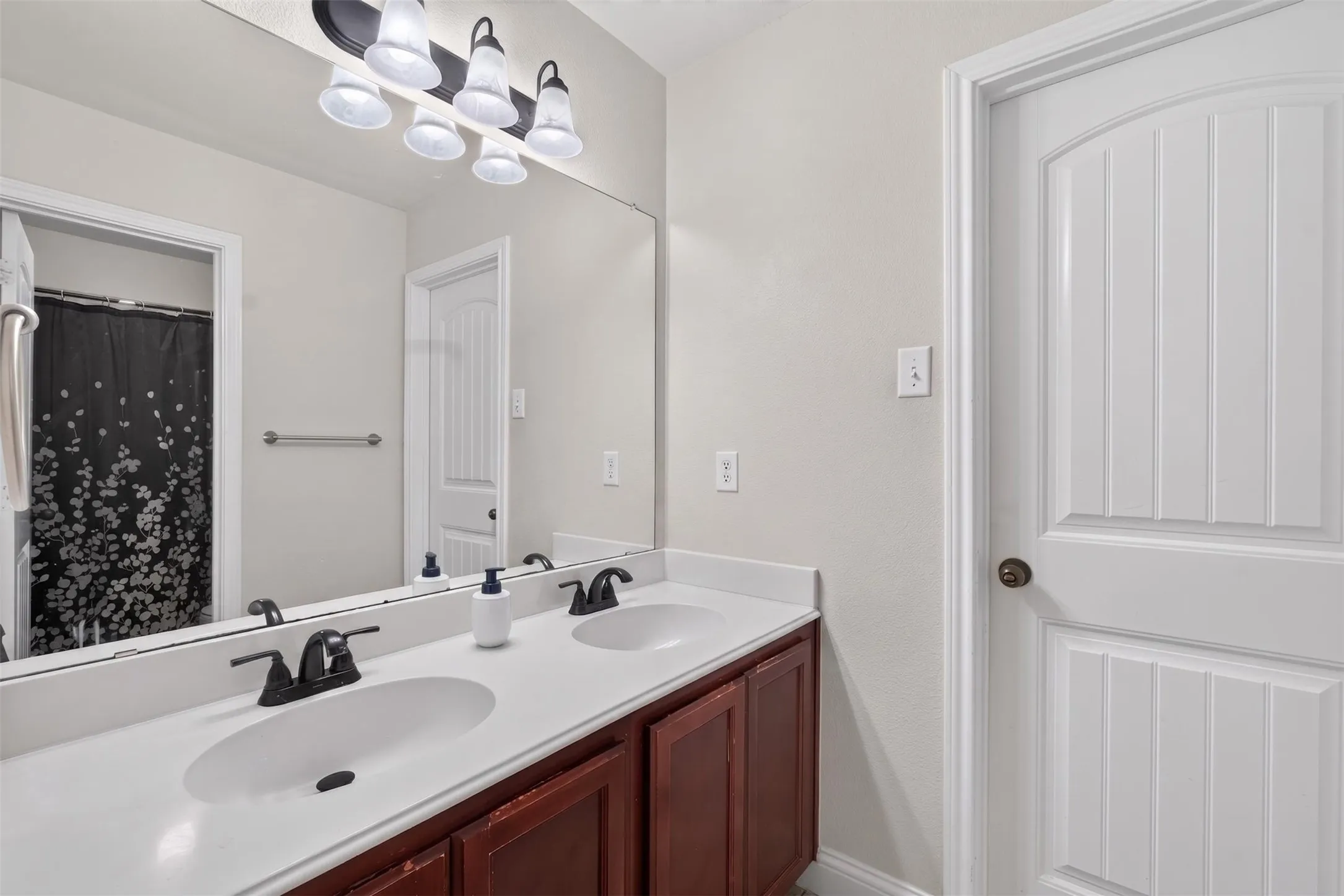 Jack n Jill upstairs bathroom