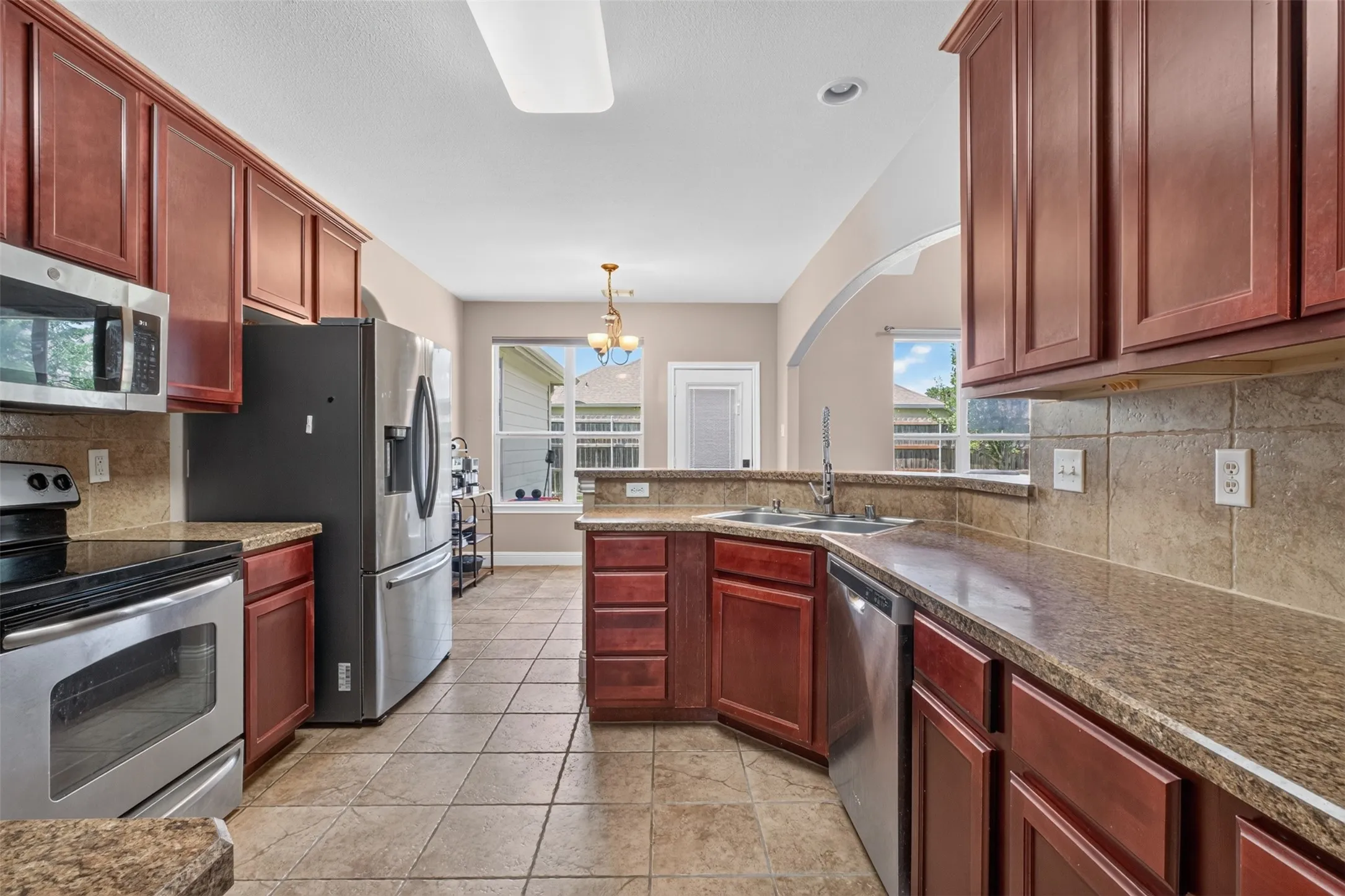 Single Family Residence For Sale in Hopkins County , 517 Austin Acre, Sulphur Springs, Texas 75482, 4 Bedroom, 3 Bathroom, 2 Garage spaces, 2,188 Sqft, built in 2007, mls#21316275, Real Estate Agent in Sulphur Springs, Homes For Sale in Hopkins county, Homes For Sale in Sulphur Springs, Realtor in Sulphur Springs Texas, Real Estate Brokerage Independent Realty Texas, Luminita Cordes Realtor