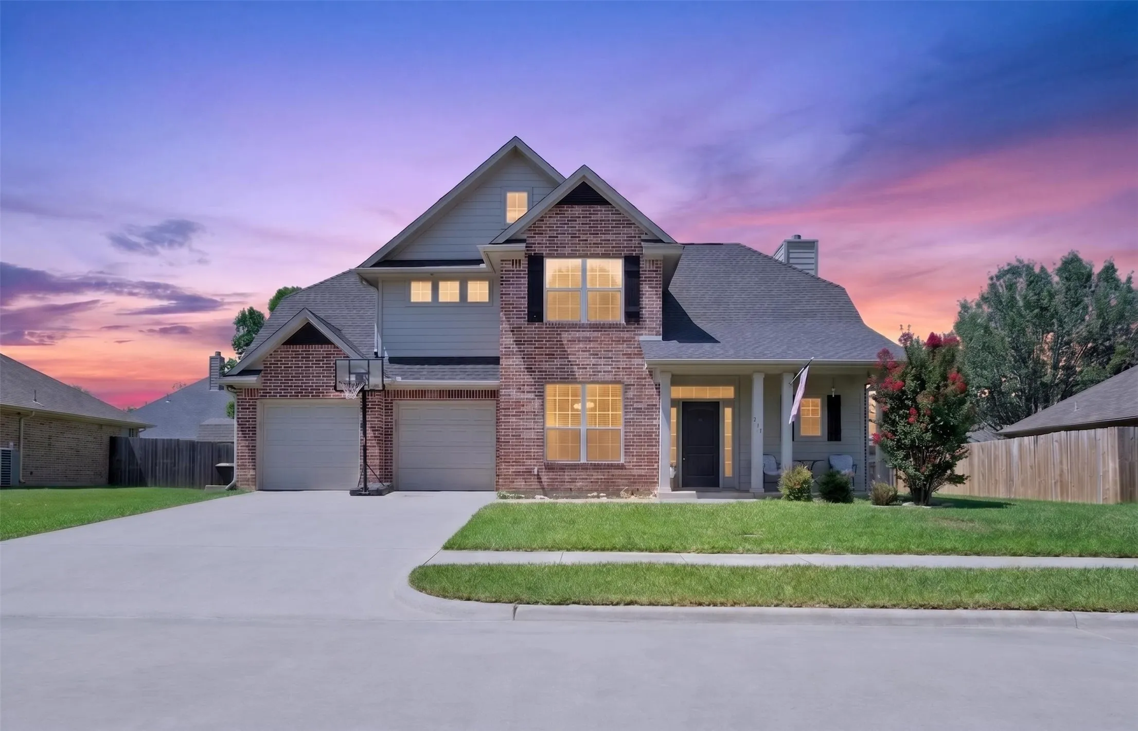 Single Family Residence For Sale in Hopkins County , 517 Austin Acre, Sulphur Springs, Texas 75482, 4 Bedroom, 3 Bathroom, 2 Garage spaces, 2,188 Sqft, built in 2007, mls#21316275, Real Estate Agent in Sulphur Springs, Homes For Sale in Hopkins county, Homes For Sale in Sulphur Springs, Realtor in Sulphur Springs Texas, Real Estate Brokerage Independent Realty Texas, Luminita Cordes Realtor