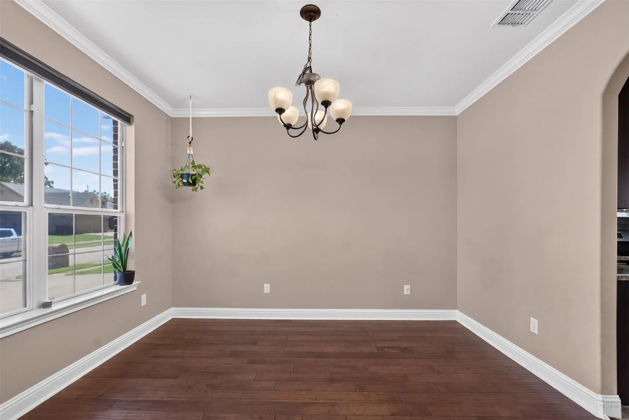 Single Family Residence For Sale in Hopkins County , 517 Austin Acre, Sulphur Springs, Texas 75482, 4 Bedroom, 3 Bathroom, 2 Garage spaces, 2,188 Sqft, built in 2007, mls#21316275, Real Estate Agent in Sulphur Springs, Homes For Sale in Hopkins county, Homes For Sale in Sulphur Springs, Realtor in Sulphur Springs Texas, Real Estate Brokerage Independent Realty Texas, Luminita Cordes Realtor