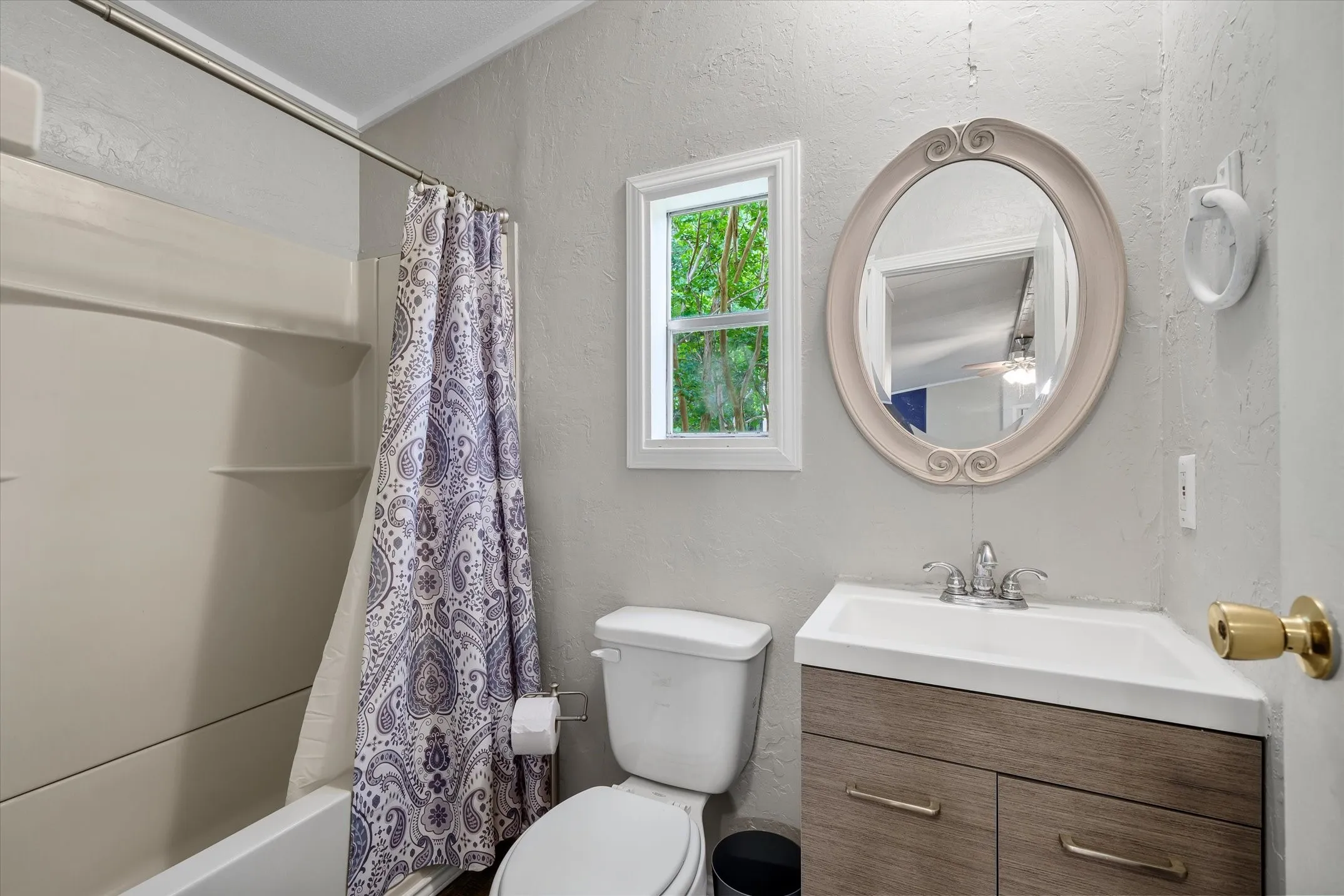 Manufactured Home For Sale in Hunt County , 9556 County Road 2400, Quinlan, Texas 75474, 3 Bedroom, 2 Bathroom, Garage spaces, 2,912 Sqft, built in 1999, Price $439,000, mls#21315744, Real Estate Agent in Quinlan, Homes For Sale in Hunt county, Homes For Sale in Quinlan, Realtor in Quinlan Texas, Real Estate Brokerage Independent Realty Texas, Luminita Cordes Realtor