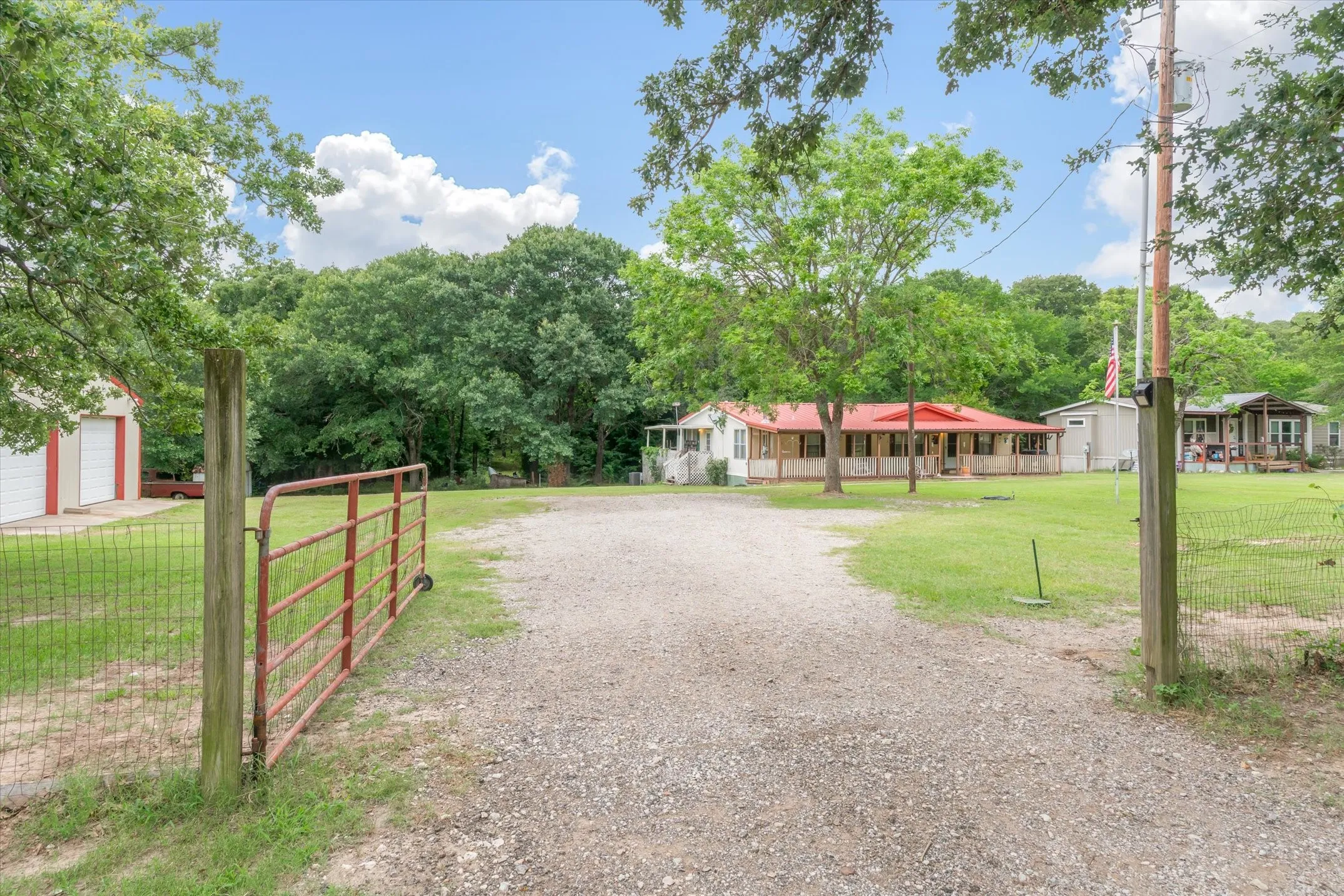 Manufactured Home For Sale in Hunt County , 9556 County Road 2400, Quinlan, Texas 75474, 3 Bedroom, 2 Bathroom, Garage spaces, 2,912 Sqft, built in 1999, Price $439,000, mls#21315744, Real Estate Agent in Quinlan, Homes For Sale in Hunt county, Homes For Sale in Quinlan, Realtor in Quinlan Texas, Real Estate Brokerage Independent Realty Texas, Luminita Cordes Realtor