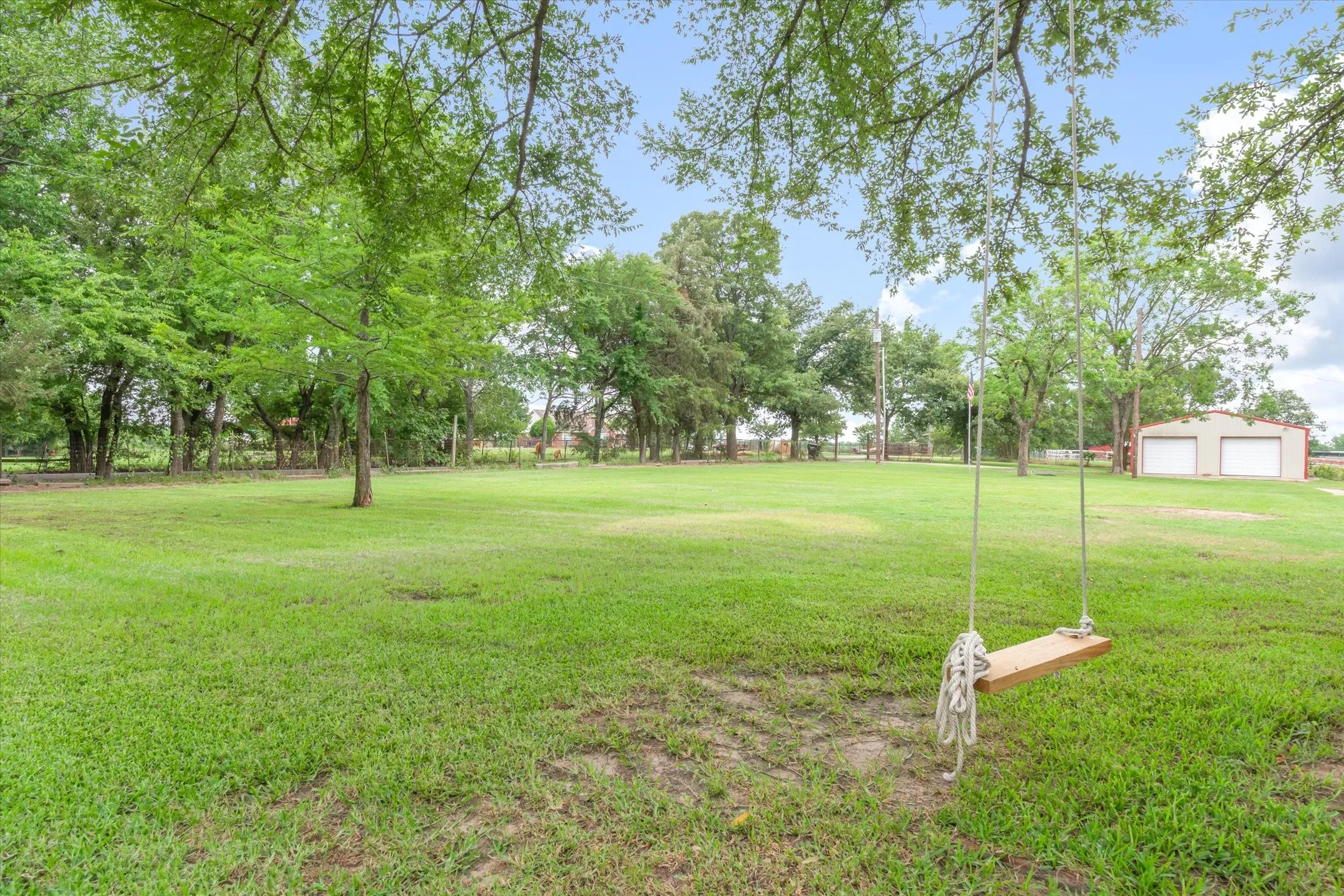 Manufactured Home For Sale in Hunt County , 9556 County Road 2400, Quinlan, Texas 75474, 3 Bedroom, 2 Bathroom, Garage spaces, 2,912 Sqft, built in 1999, Price $439,000, mls#21315744, Real Estate Agent in Quinlan, Homes For Sale in Hunt county, Homes For Sale in Quinlan, Realtor in Quinlan Texas, Real Estate Brokerage Independent Realty Texas, Luminita Cordes Realtor