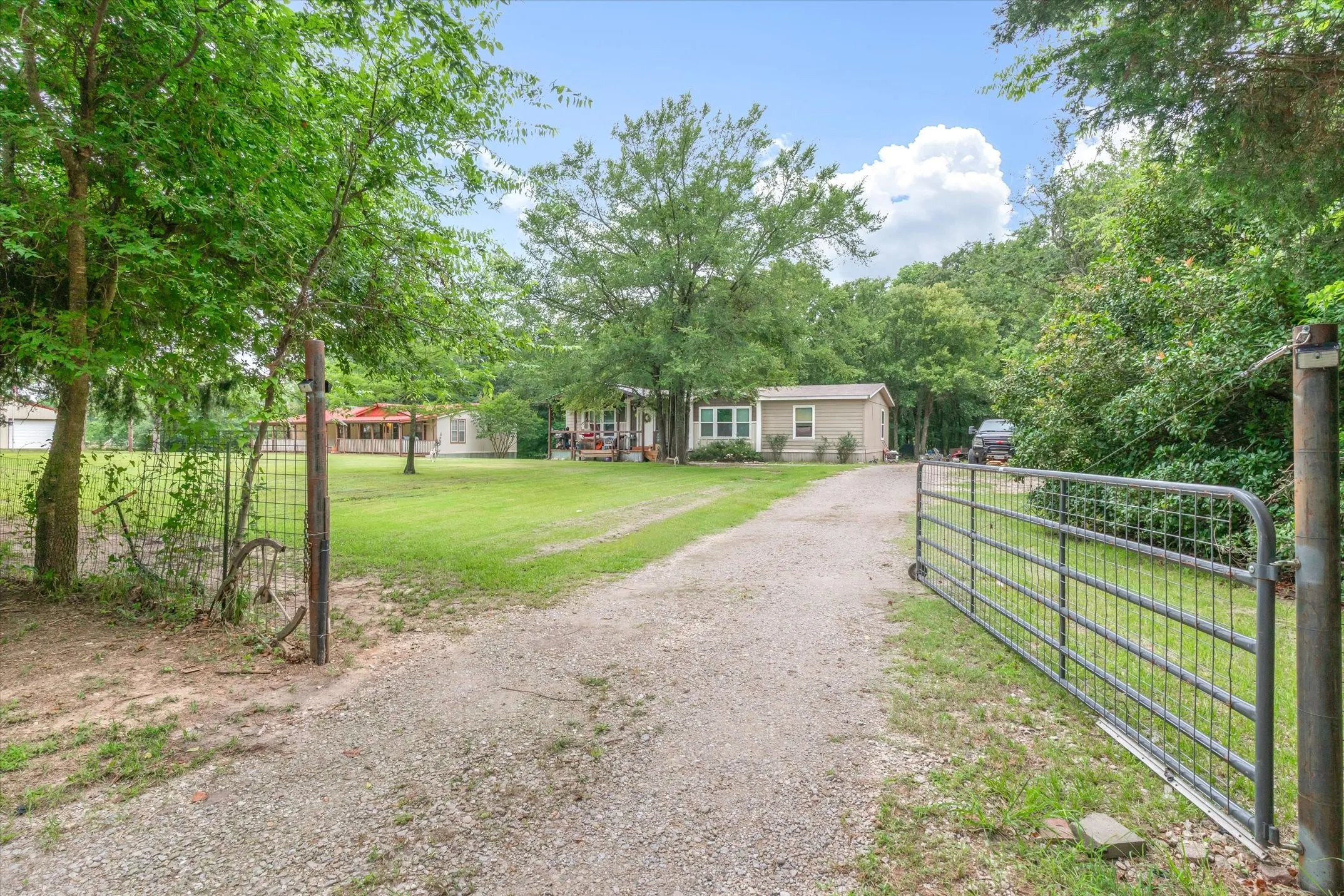 Manufactured Home For Sale in Hunt County , 9556 County Road 2400, Quinlan, Texas 75474, 3 Bedroom, 2 Bathroom, Garage spaces, 2,912 Sqft, built in 1999, Price $439,000, mls#21315744, Real Estate Agent in Quinlan, Homes For Sale in Hunt county, Homes For Sale in Quinlan, Realtor in Quinlan Texas, Real Estate Brokerage Independent Realty Texas, Luminita Cordes Realtor