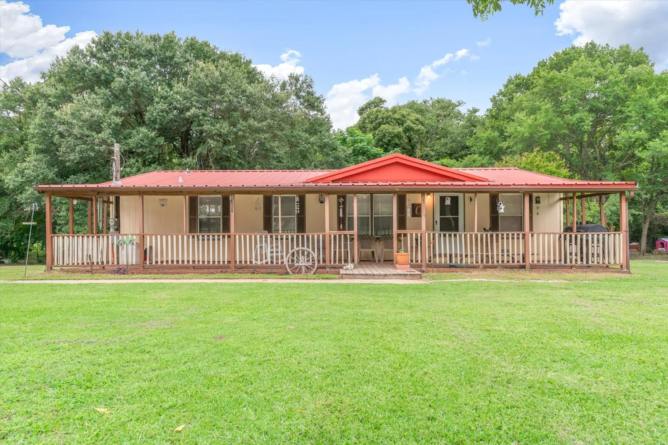 Manufactured Home For Sale in Hunt County , 9556 County Road 2400, Quinlan, Texas 75474, 3 Bedroom, 2 Bathroom, Garage spaces, 2,912 Sqft, built in 1999, Price $439,000, mls#21315744, Real Estate Agent in Quinlan, Homes For Sale in Hunt county, Homes For Sale in Quinlan, Realtor in Quinlan Texas, Real Estate Brokerage Independent Realty Texas, Luminita Cordes Realtor