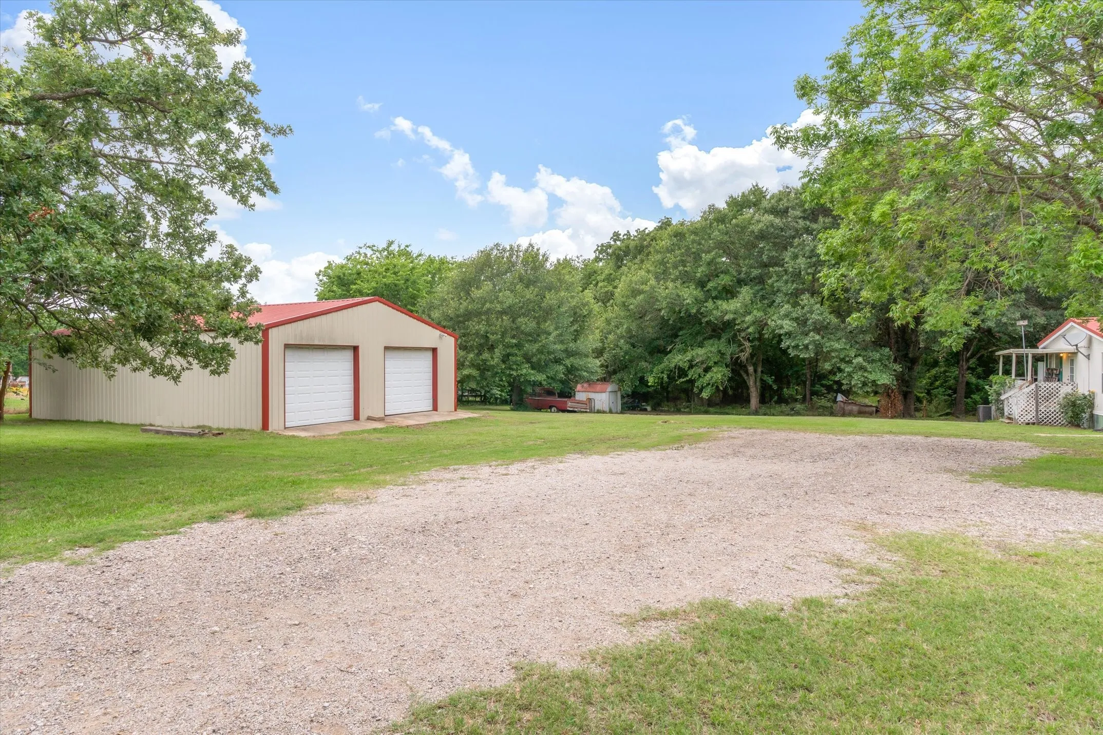Manufactured Home For Sale in Hunt County , 9556 County Road 2400, Quinlan, Texas 75474, 3 Bedroom, 2 Bathroom, Garage spaces, 2,912 Sqft, built in 1999, Price $439,000, mls#21315744, Real Estate Agent in Quinlan, Homes For Sale in Hunt county, Homes For Sale in Quinlan, Realtor in Quinlan Texas, Real Estate Brokerage Independent Realty Texas, Luminita Cordes Realtor