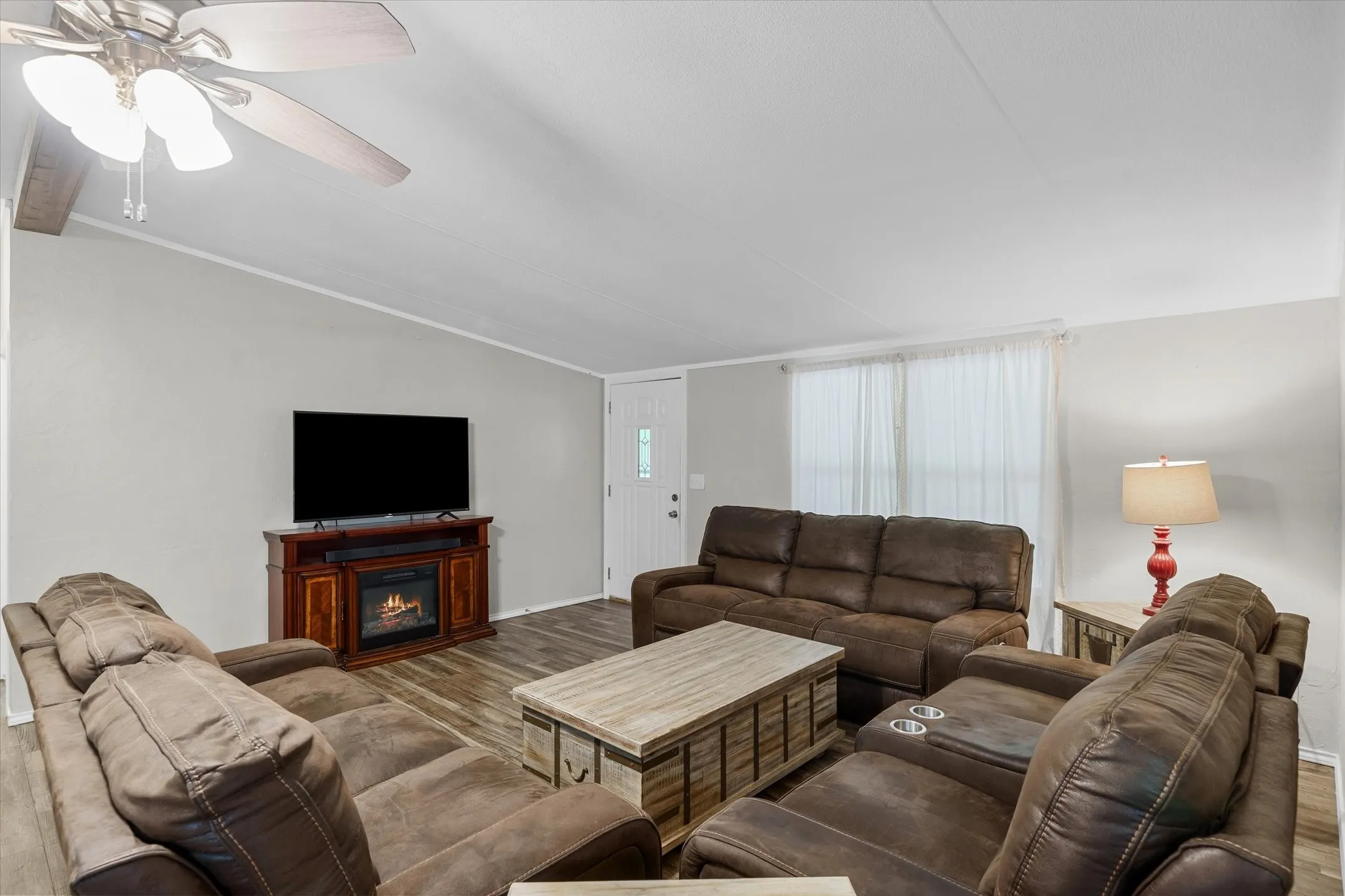 Manufactured Home For Sale in Hunt County , 9556 County Road 2400, Quinlan, Texas 75474, 3 Bedroom, 2 Bathroom, Garage spaces, 2,912 Sqft, built in 1999, Price $439,000, mls#21315744, Real Estate Agent in Quinlan, Homes For Sale in Hunt county, Homes For Sale in Quinlan, Realtor in Quinlan Texas, Real Estate Brokerage Independent Realty Texas, Luminita Cordes Realtor