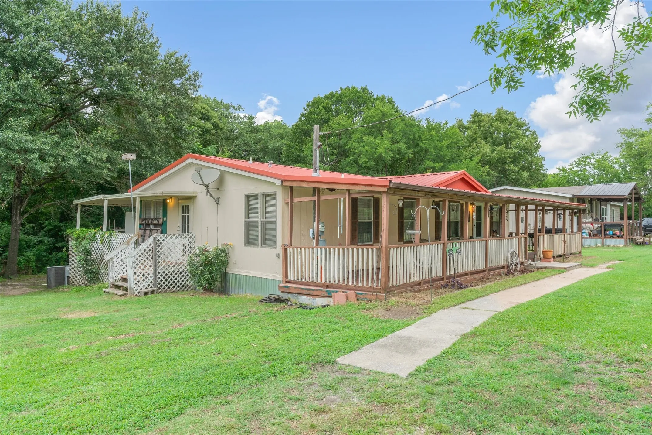 Manufactured Home For Sale in Hunt County , 9556 County Road 2400, Quinlan, Texas 75474, 3 Bedroom, 2 Bathroom, Garage spaces, 2,912 Sqft, built in 1999, Price $439,000, mls#21315744, Real Estate Agent in Quinlan, Homes For Sale in Hunt county, Homes For Sale in Quinlan, Realtor in Quinlan Texas, Real Estate Brokerage Independent Realty Texas, Luminita Cordes Realtor