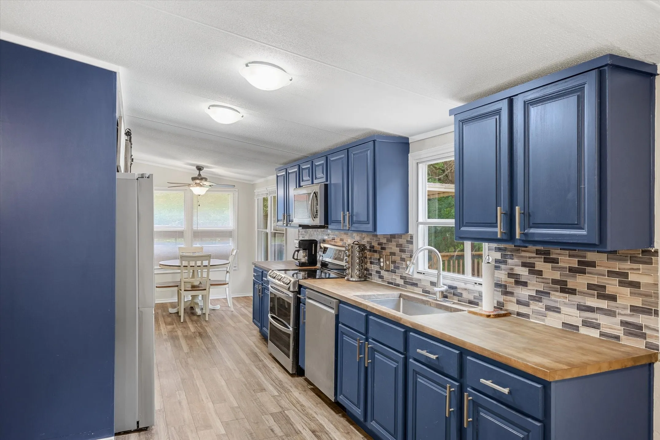Manufactured Home For Sale in Hunt County , 9556 County Road 2400, Quinlan, Texas 75474, 3 Bedroom, 2 Bathroom, Garage spaces, 2,912 Sqft, built in 1999, Price $439,000, mls#21315744, Real Estate Agent in Quinlan, Homes For Sale in Hunt county, Homes For Sale in Quinlan, Realtor in Quinlan Texas, Real Estate Brokerage Independent Realty Texas, Luminita Cordes Realtor