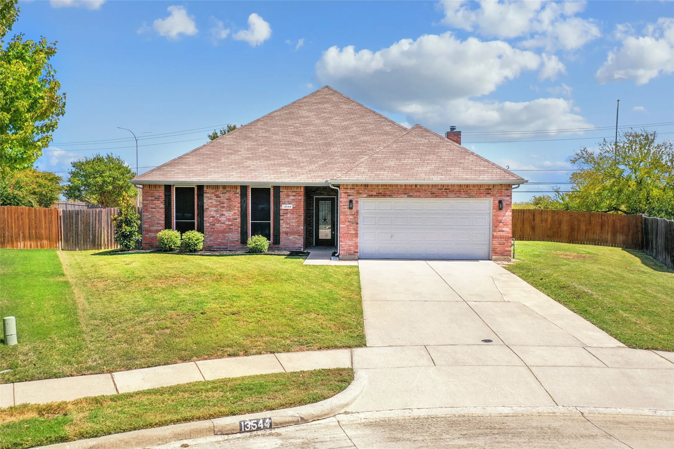 Single Family Residence For Sale in Tarrant County , 13544 Leather Strap Drive, Fort Worth, Texas 76052, 4 Bedroom, 2 Bathroom, 2 Garage spaces, 3,021 Sqft, built in 2004, mls#21307513, Real Estate Agent in Fort Worth, Homes For Sale in Tarrant county, Homes For Sale in Fort Worth, Realtor in Fort Worth Texas, Real Estate Brokerage Independent Realty Texas, Luminita Cordes Realtor