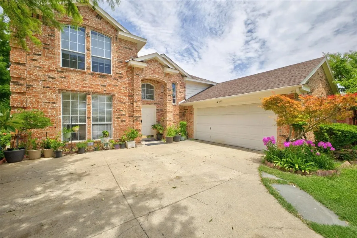 Single Family Residence For Sale in Dallas County , 3402 Sewell Drive, Sachse, Texas 75048, 3 Bedroom, 3 Bathroom, 2 Garage spaces, 2,307 Sqft, built in 2001, mls#21316287, Real Estate Agent in Sachse, Homes For Sale in Dallas county, Homes For Sale in Sachse, Realtor in Sachse Texas, Real Estate Brokerage Independent Realty Texas, Luminita Cordes Realtor