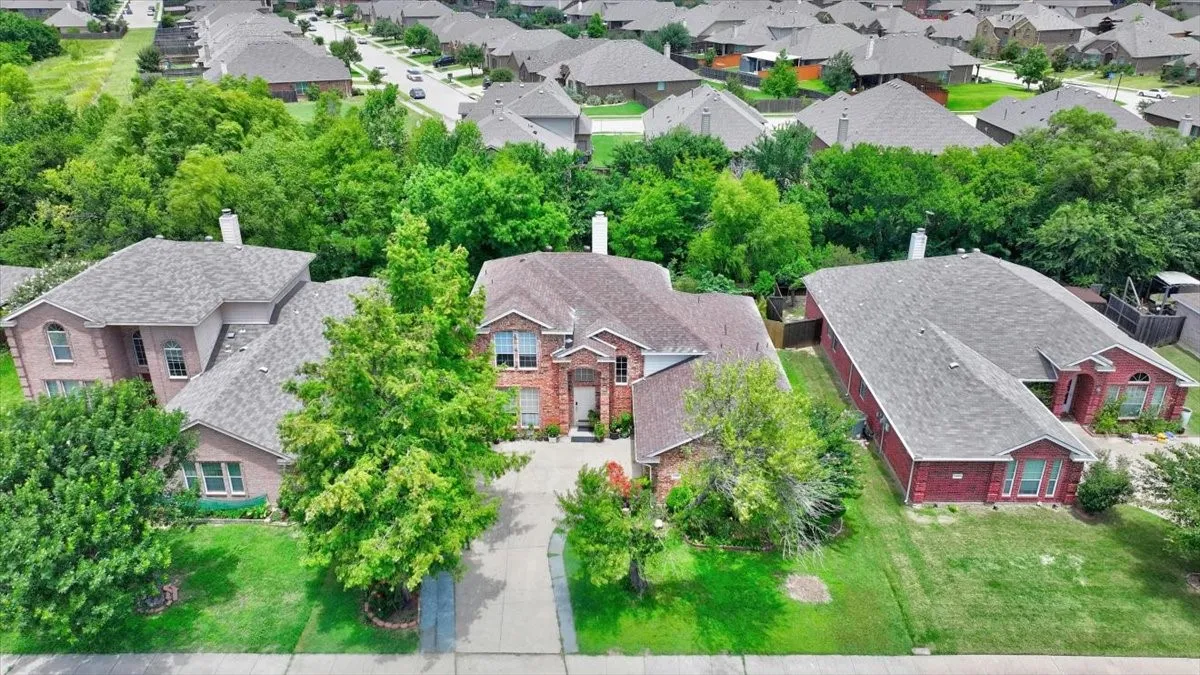 Single Family Residence For Sale in Dallas County , 3402 Sewell Drive, Sachse, Texas 75048, 3 Bedroom, 3 Bathroom, 2 Garage spaces, 2,307 Sqft, built in 2001, mls#21316287, Real Estate Agent in Sachse, Homes For Sale in Dallas county, Homes For Sale in Sachse, Realtor in Sachse Texas, Real Estate Brokerage Independent Realty Texas, Luminita Cordes Realtor