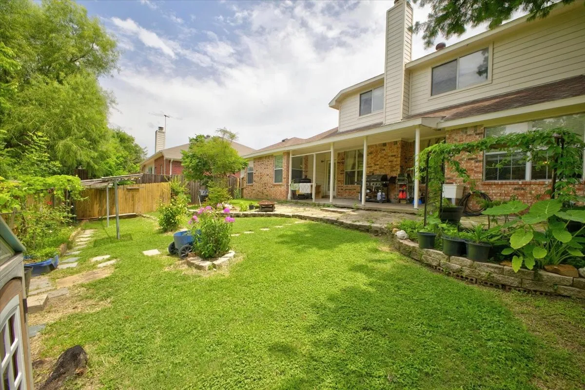 Single Family Residence For Sale in Dallas County , 3402 Sewell Drive, Sachse, Texas 75048, 3 Bedroom, 3 Bathroom, 2 Garage spaces, 2,307 Sqft, built in 2001, mls#21316287, Real Estate Agent in Sachse, Homes For Sale in Dallas county, Homes For Sale in Sachse, Realtor in Sachse Texas, Real Estate Brokerage Independent Realty Texas, Luminita Cordes Realtor