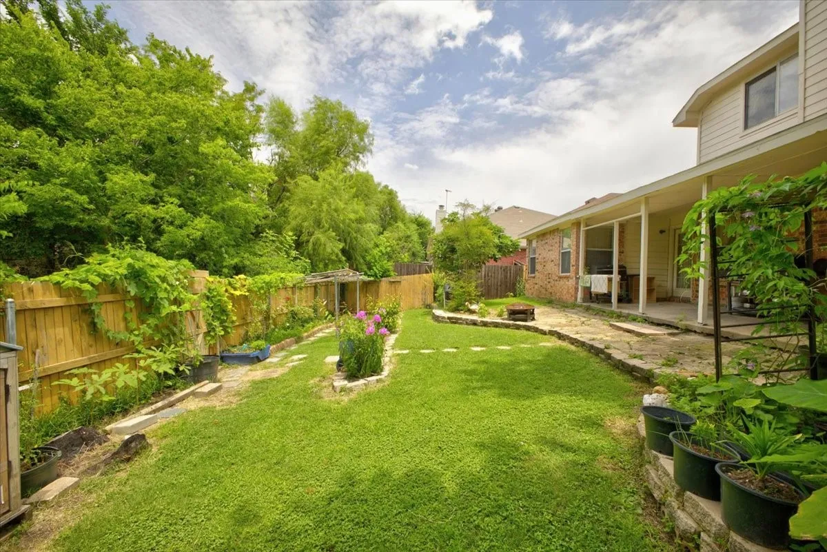 Single Family Residence For Sale in Dallas County , 3402 Sewell Drive, Sachse, Texas 75048, 3 Bedroom, 3 Bathroom, 2 Garage spaces, 2,307 Sqft, built in 2001, mls#21316287, Real Estate Agent in Sachse, Homes For Sale in Dallas county, Homes For Sale in Sachse, Realtor in Sachse Texas, Real Estate Brokerage Independent Realty Texas, Luminita Cordes Realtor