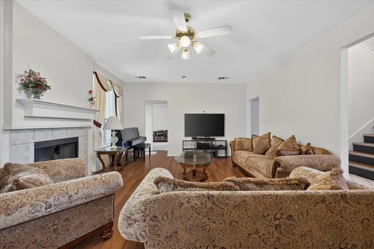 Single Family Residence For Sale in Dallas County , 3402 Sewell Drive, Sachse, Texas 75048, 3 Bedroom, 3 Bathroom, 2 Garage spaces, 2,307 Sqft, built in 2001, mls#21316287, Real Estate Agent in Sachse, Homes For Sale in Dallas county, Homes For Sale in Sachse, Realtor in Sachse Texas, Real Estate Brokerage Independent Realty Texas, Luminita Cordes Realtor
