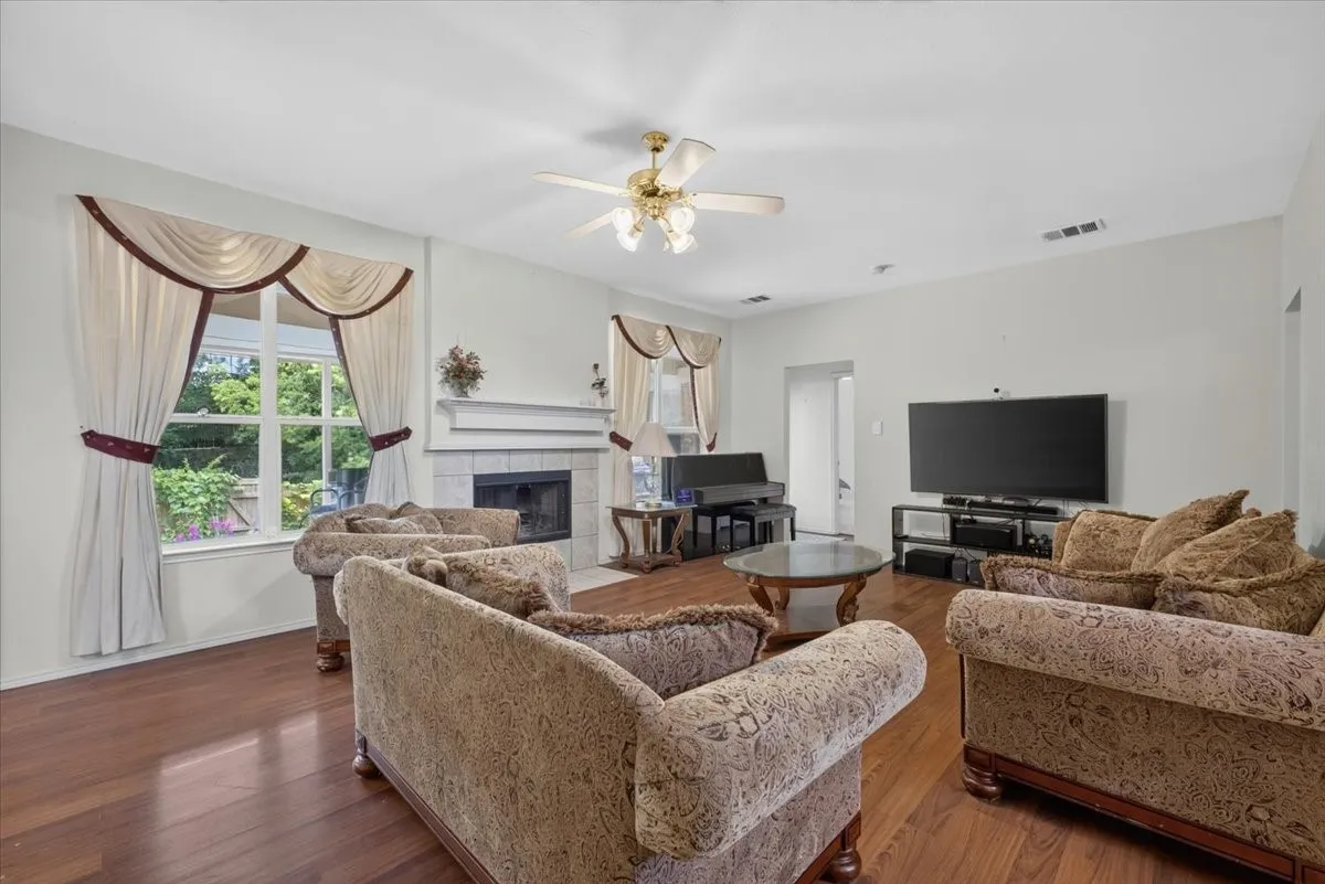 Single Family Residence For Sale in Dallas County , 3402 Sewell Drive, Sachse, Texas 75048, 3 Bedroom, 3 Bathroom, 2 Garage spaces, 2,307 Sqft, built in 2001, mls#21316287, Real Estate Agent in Sachse, Homes For Sale in Dallas county, Homes For Sale in Sachse, Realtor in Sachse Texas, Real Estate Brokerage Independent Realty Texas, Luminita Cordes Realtor