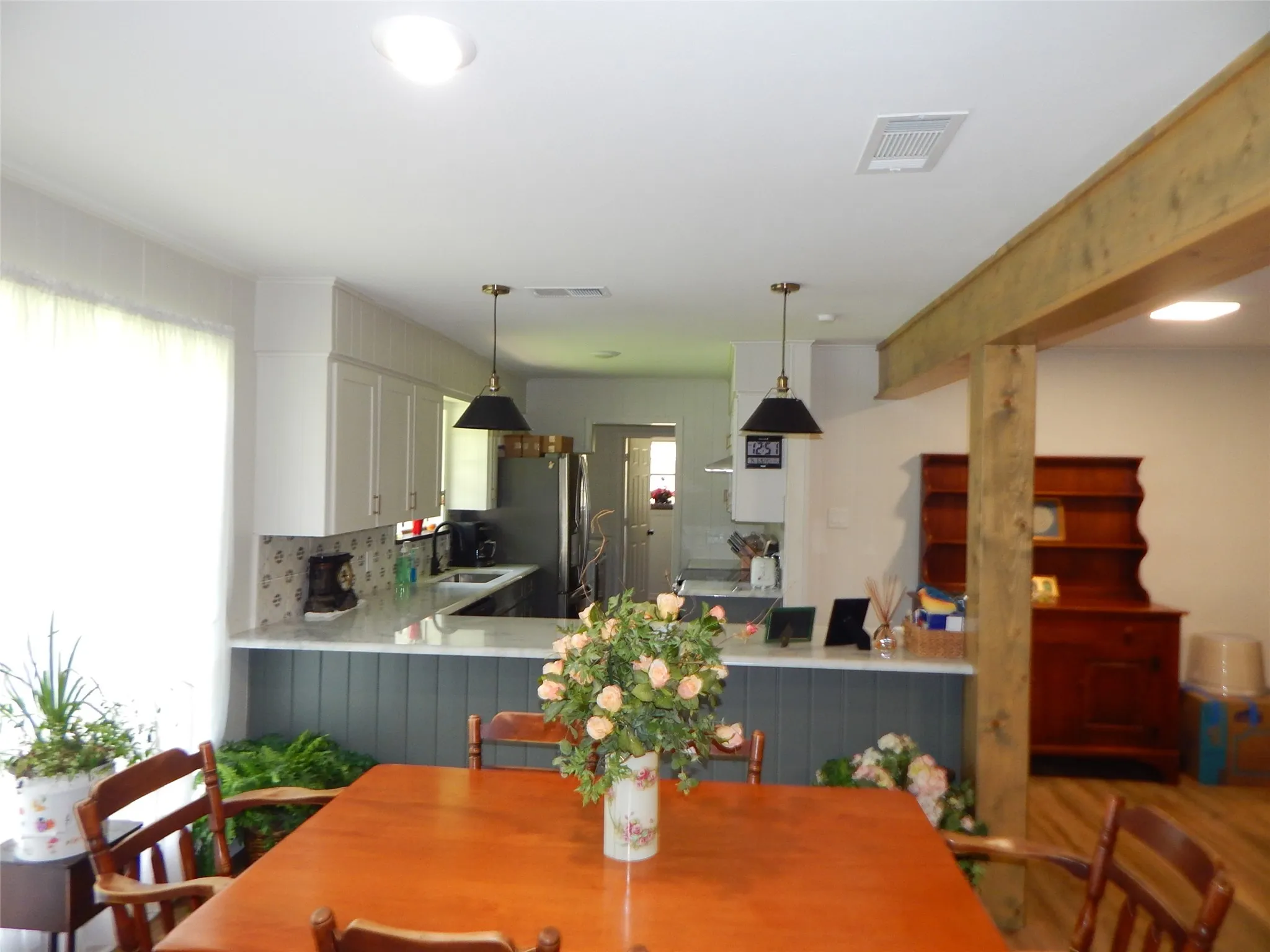 Single Family Residence For Sale in Smith County , 517 RONNETTE Drive, Tyler, Texas 75703, 3 Bedroom, 2 Bathroom, 2 Garage spaces, 1,619 Sqft, built in 1972, mls#21316299, Real Estate Agent in Tyler, Homes For Sale in Smith county, Homes For Sale in Tyler, Realtor in Tyler Texas, Real Estate Brokerage Independent Realty Texas, Luminita Cordes Realtor