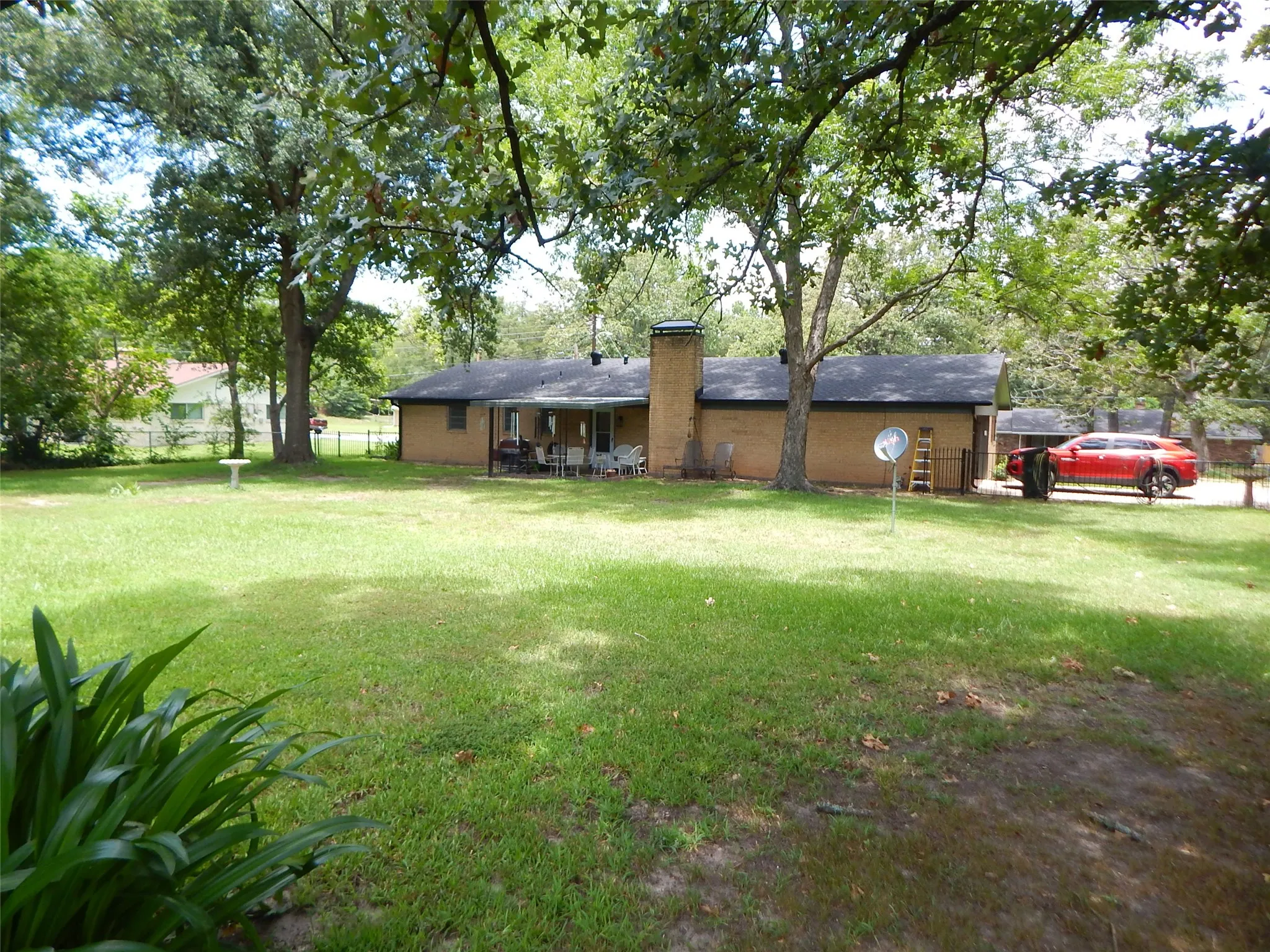 Single Family Residence For Sale in Smith County , 517 RONNETTE Drive, Tyler, Texas 75703, 3 Bedroom, 2 Bathroom, 2 Garage spaces, 1,619 Sqft, built in 1972, mls#21316299, Real Estate Agent in Tyler, Homes For Sale in Smith county, Homes For Sale in Tyler, Realtor in Tyler Texas, Real Estate Brokerage Independent Realty Texas, Luminita Cordes Realtor