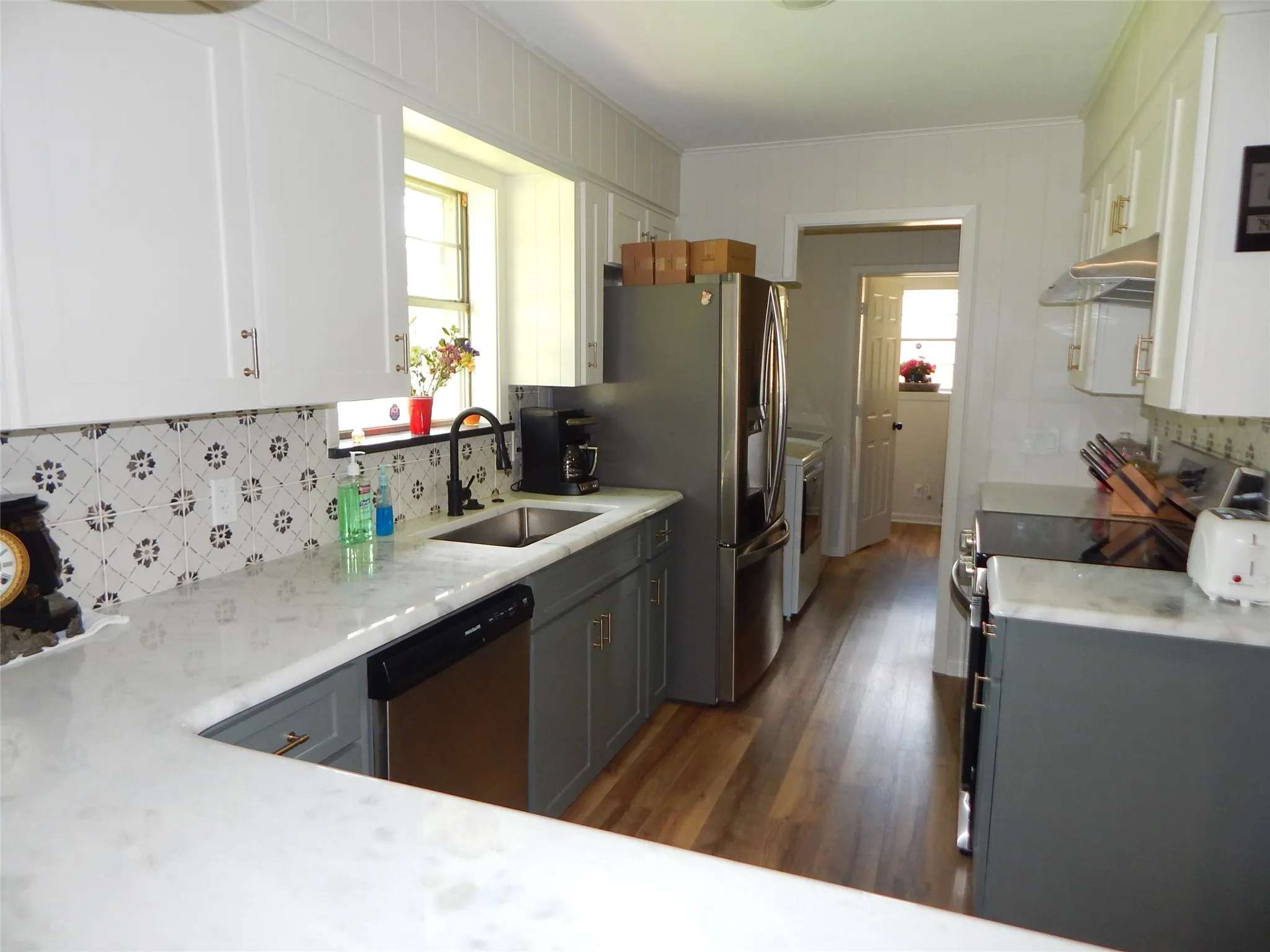 Single Family Residence For Sale in Smith County , 517 RONNETTE Drive, Tyler, Texas 75703, 3 Bedroom, 2 Bathroom, 2 Garage spaces, 1,619 Sqft, built in 1972, mls#21316299, Real Estate Agent in Tyler, Homes For Sale in Smith county, Homes For Sale in Tyler, Realtor in Tyler Texas, Real Estate Brokerage Independent Realty Texas, Luminita Cordes Realtor