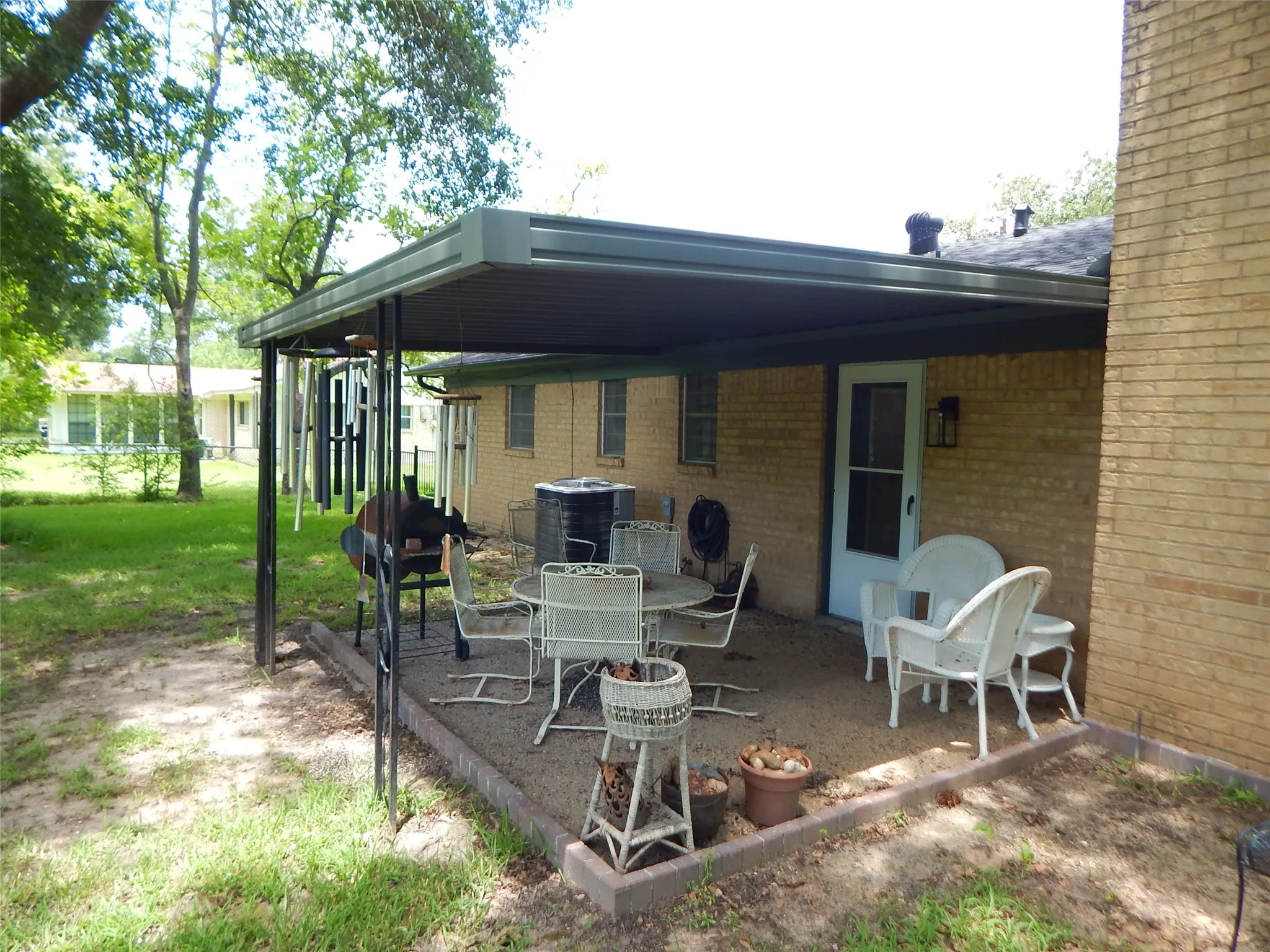 Single Family Residence For Sale in Smith County , 517 RONNETTE Drive, Tyler, Texas 75703, 3 Bedroom, 2 Bathroom, 2 Garage spaces, 1,619 Sqft, built in 1972, mls#21316299, Real Estate Agent in Tyler, Homes For Sale in Smith county, Homes For Sale in Tyler, Realtor in Tyler Texas, Real Estate Brokerage Independent Realty Texas, Luminita Cordes Realtor