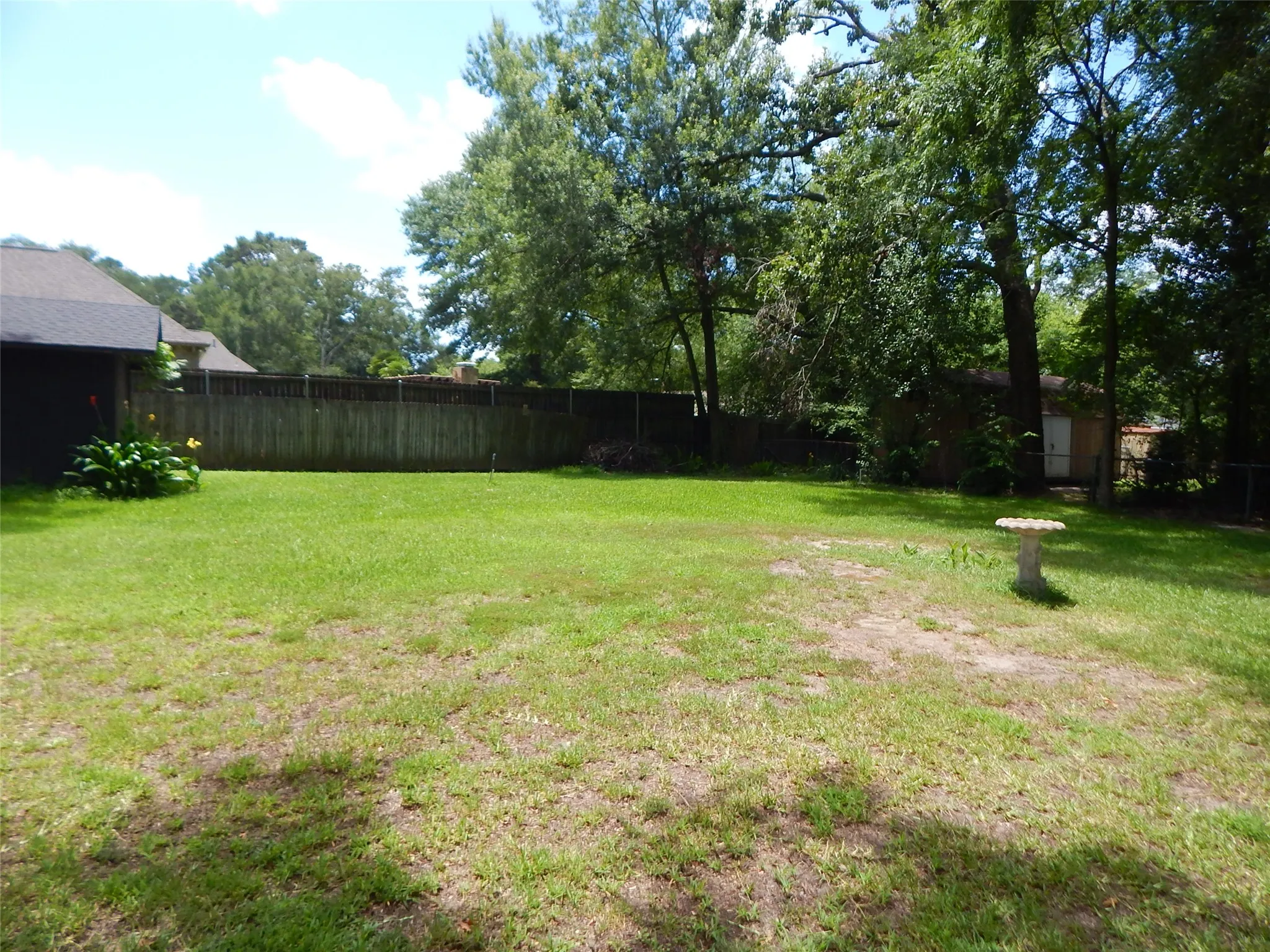 Single Family Residence For Sale in Smith County , 517 RONNETTE Drive, Tyler, Texas 75703, 3 Bedroom, 2 Bathroom, 2 Garage spaces, 1,619 Sqft, built in 1972, mls#21316299, Real Estate Agent in Tyler, Homes For Sale in Smith county, Homes For Sale in Tyler, Realtor in Tyler Texas, Real Estate Brokerage Independent Realty Texas, Luminita Cordes Realtor